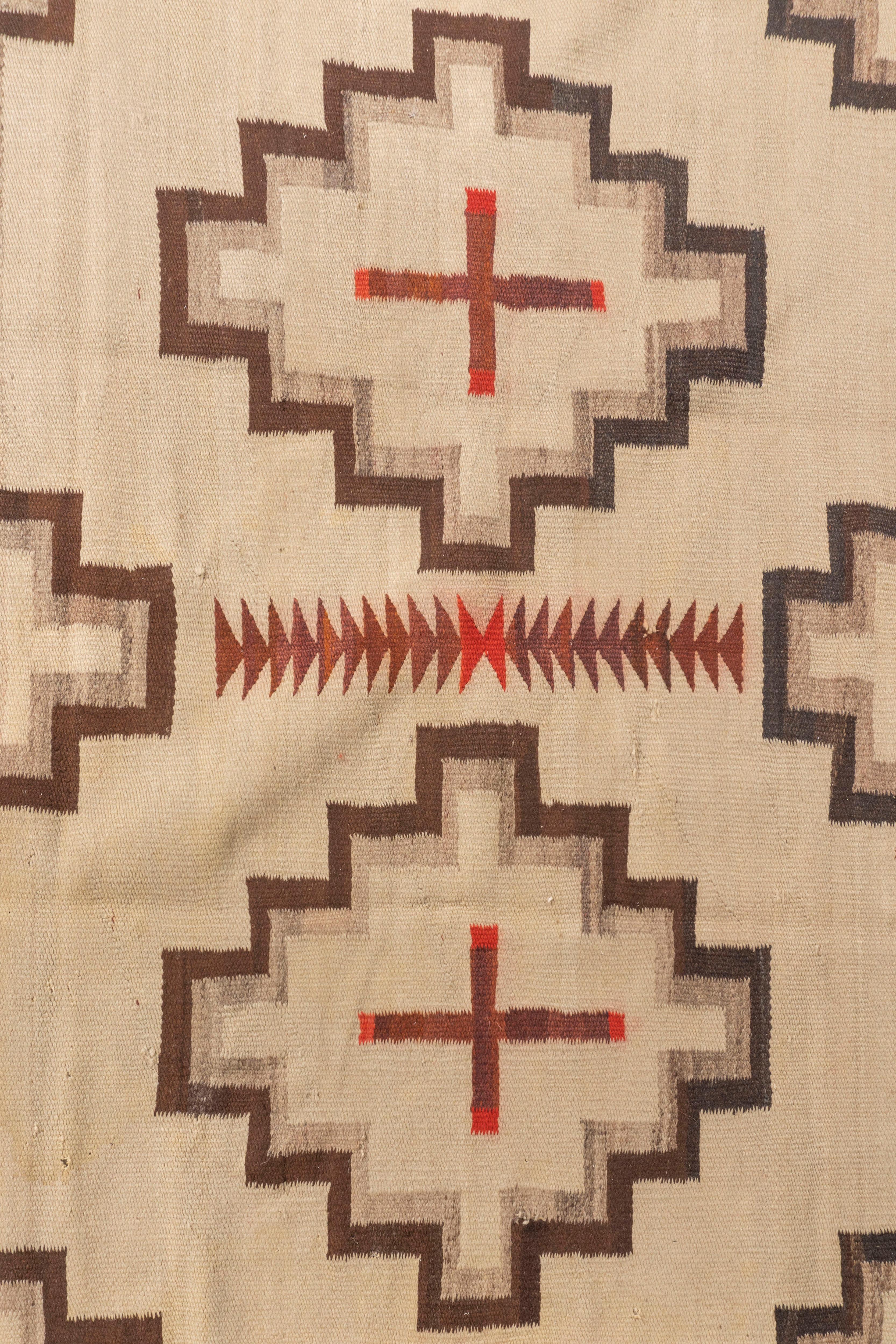 Vintage  Navajo Hand Woven Beige Taupe Wool Rug 4'3 X 6'2 In Good Condition For Sale In New York, NY