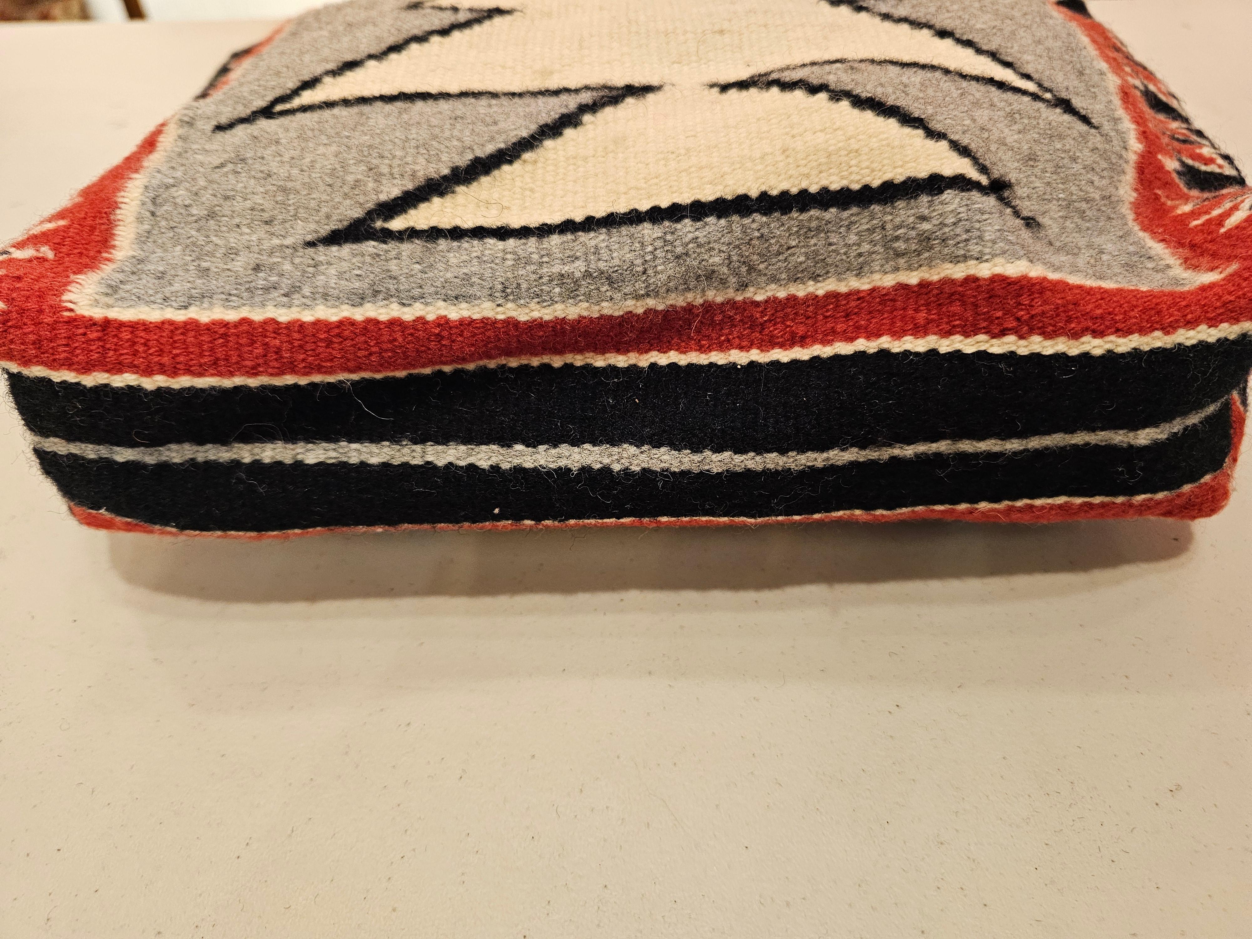 Vintage Navajo-Teppichtasche im Vintage-Stil mit Diamantmuster in Elfenbein, Rot, Grau und Schwarz (Wolle) im Angebot