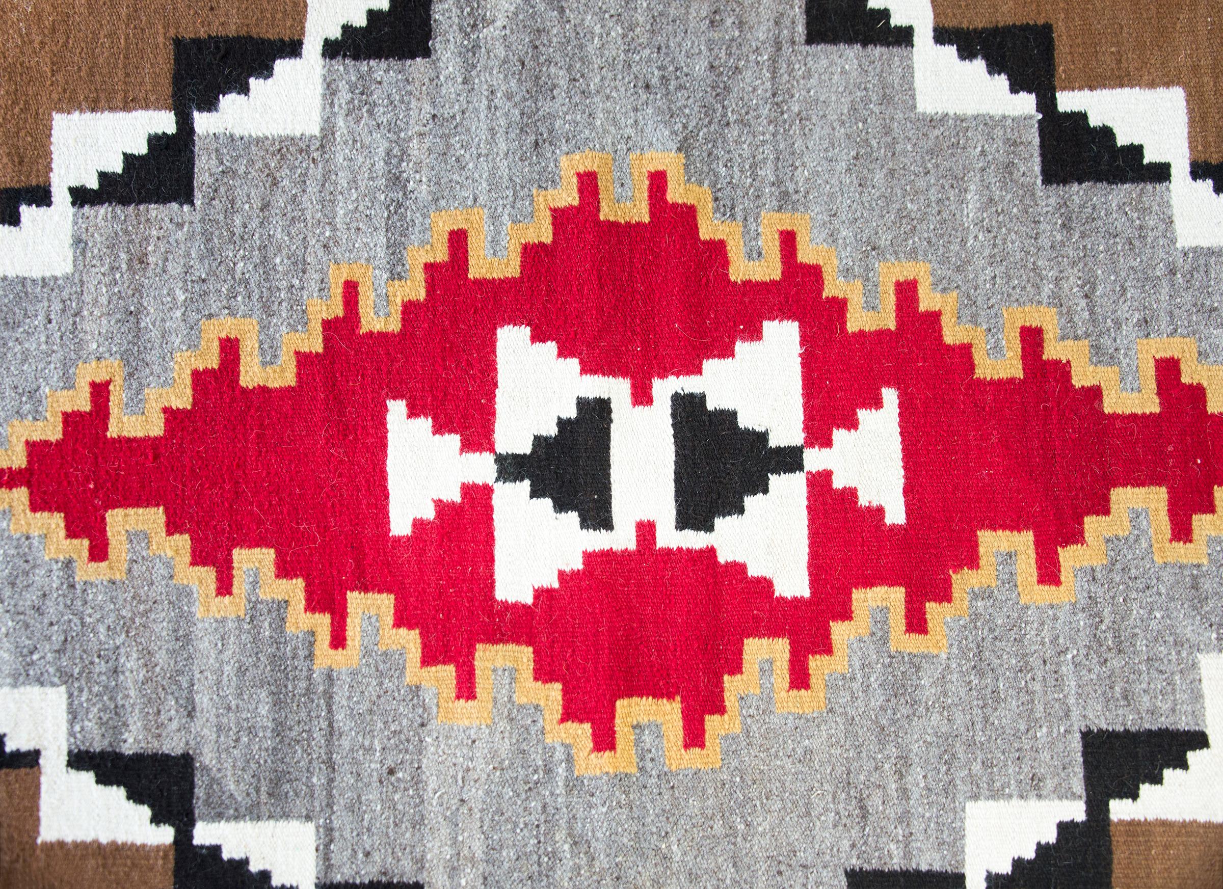 Alfombra Navajo Vintage mediados del siglo XX en venta