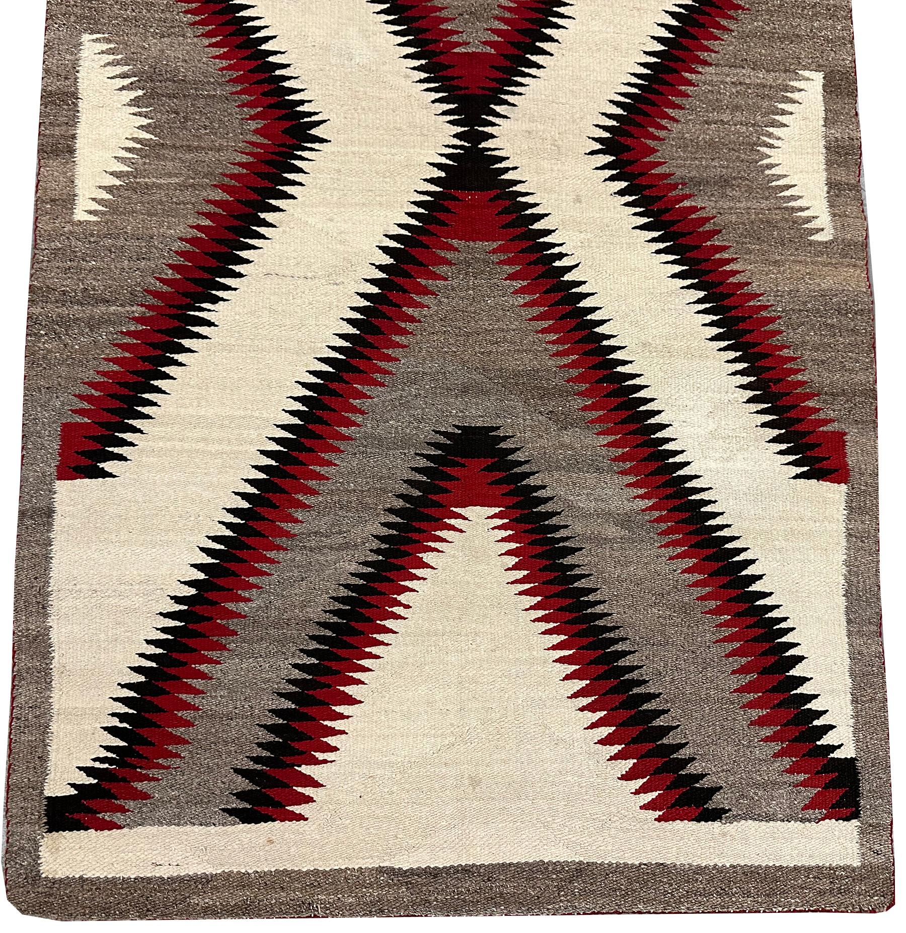 Tapis Navajo Vintage Couverture Géométrique Tapis Laine Fait à la Main 94cmx163cm Gris 3x5 1940 en vente 4