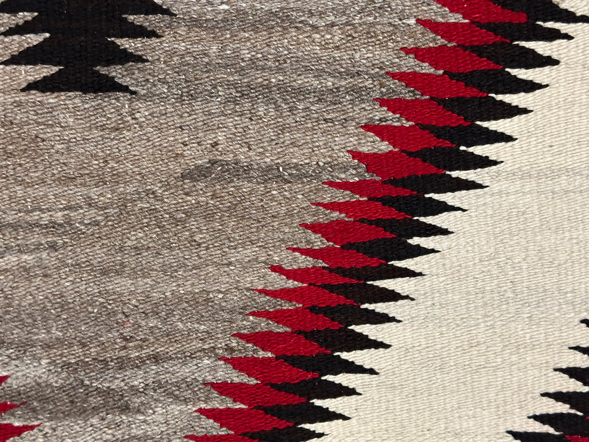 Tapis Navajo Vintage Couverture Géométrique Tapis Laine Fait à la Main 94cmx163cm Gris 3x5 1940 en vente 1