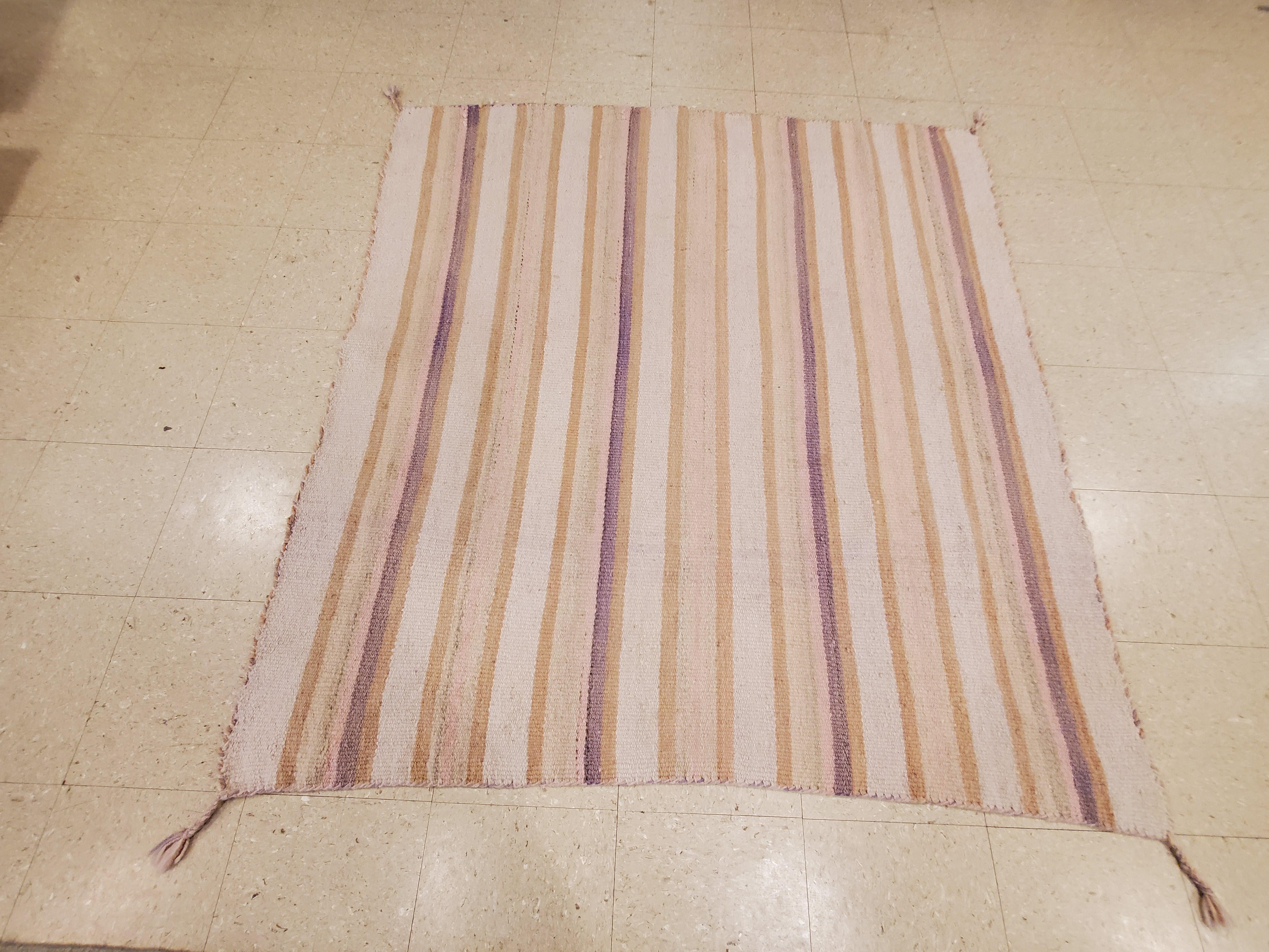 Noué à la main Tapis Navajo vintage, laine artisanale, crevette, beige et taupe en vente