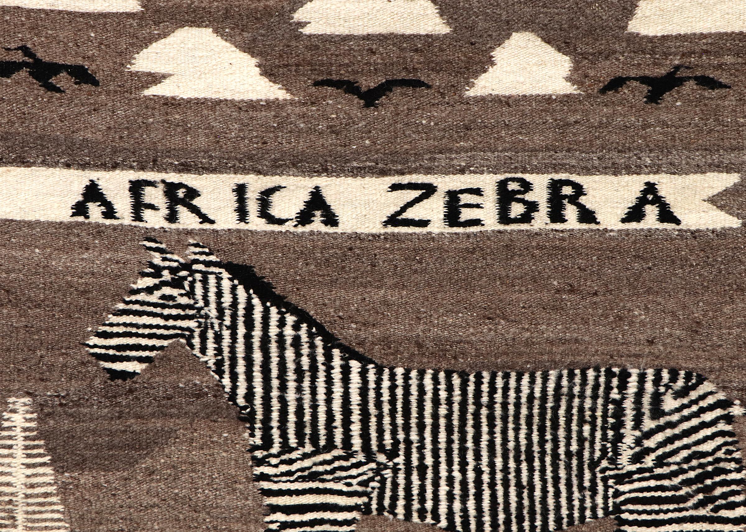 Navajo-Teppich, Bild, Zebra, Wolken, Vögel, 1950er Jahre, Brown, Schwarz, Weiß im Zustand „Gut“ im Angebot in Denver, CO