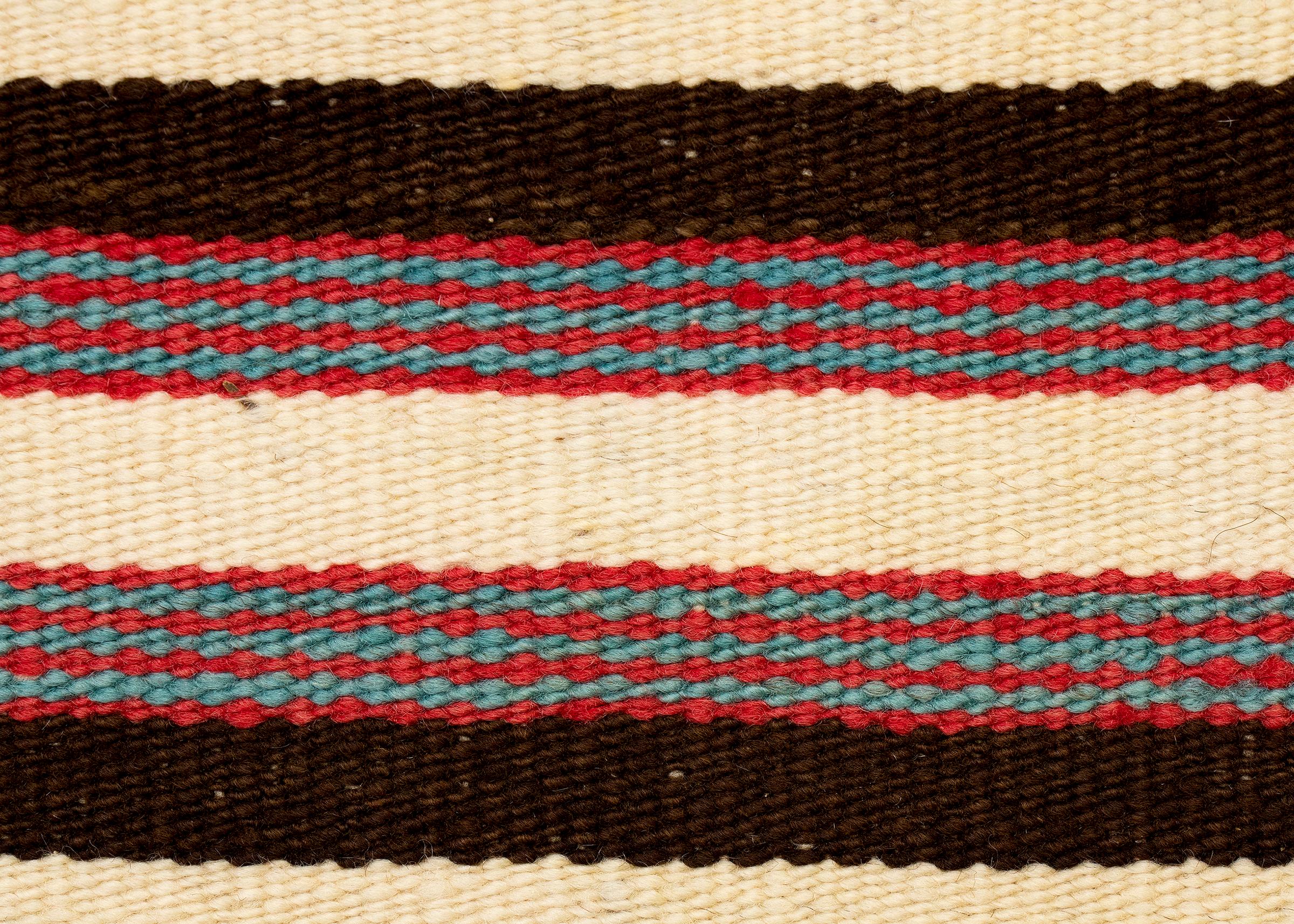 Américain Tapis Navajo 1930, Chinle Stripe & Diamond Pattern Ivory Camel Brown Blue Red en vente