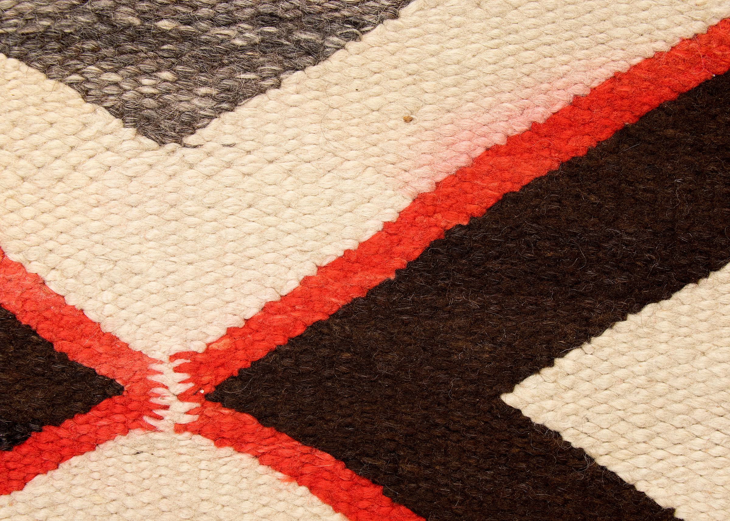 Américain Tapis Navajo vintage, Trading Post Era Southwestern Weaving, Red Brown Black White en vente