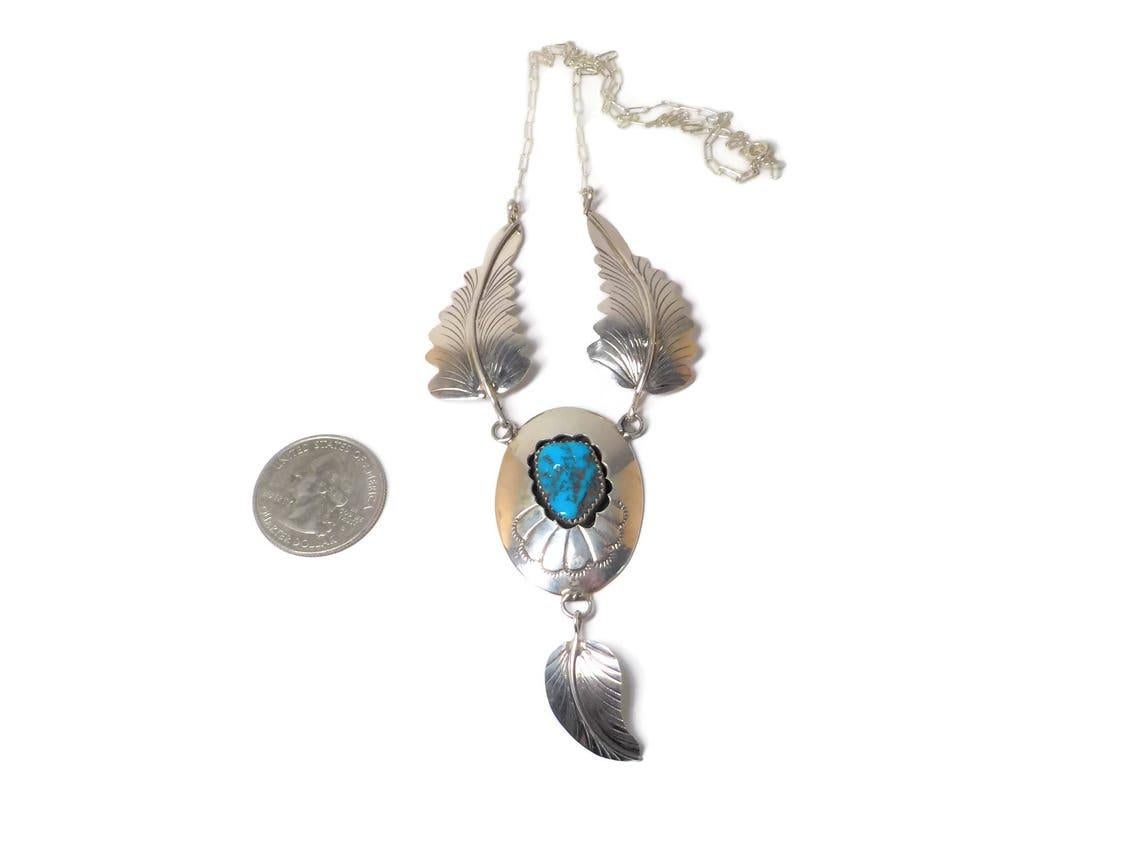 Vintage Navajo Shadowbox Feather Necklace Arnold Maloney In Excellent Condition For Sale In Webster, SD