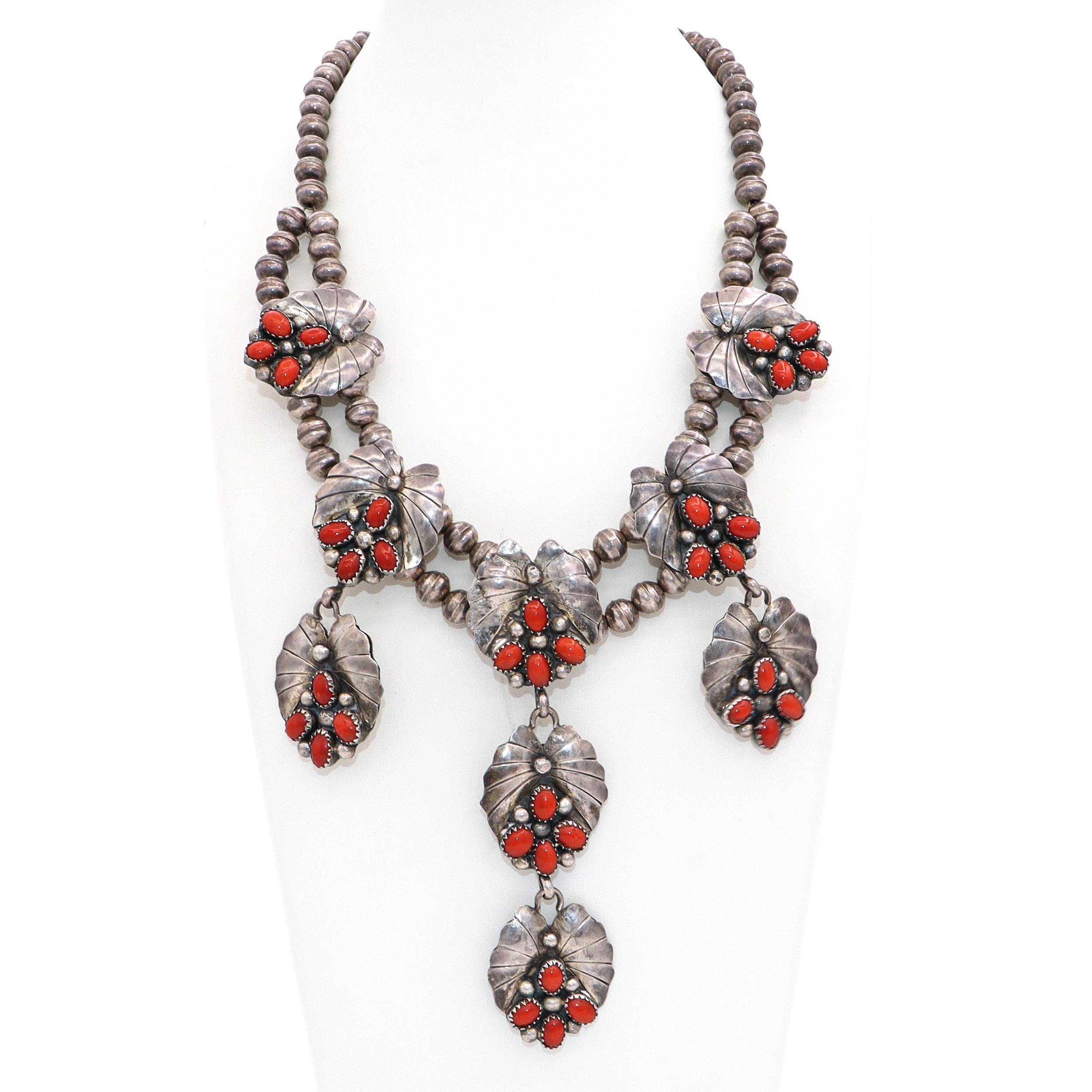 Cabochon Collana a doppio filo con foglie di corallo d'epoca Navajo firmata Spencer in argento sterling in vendita