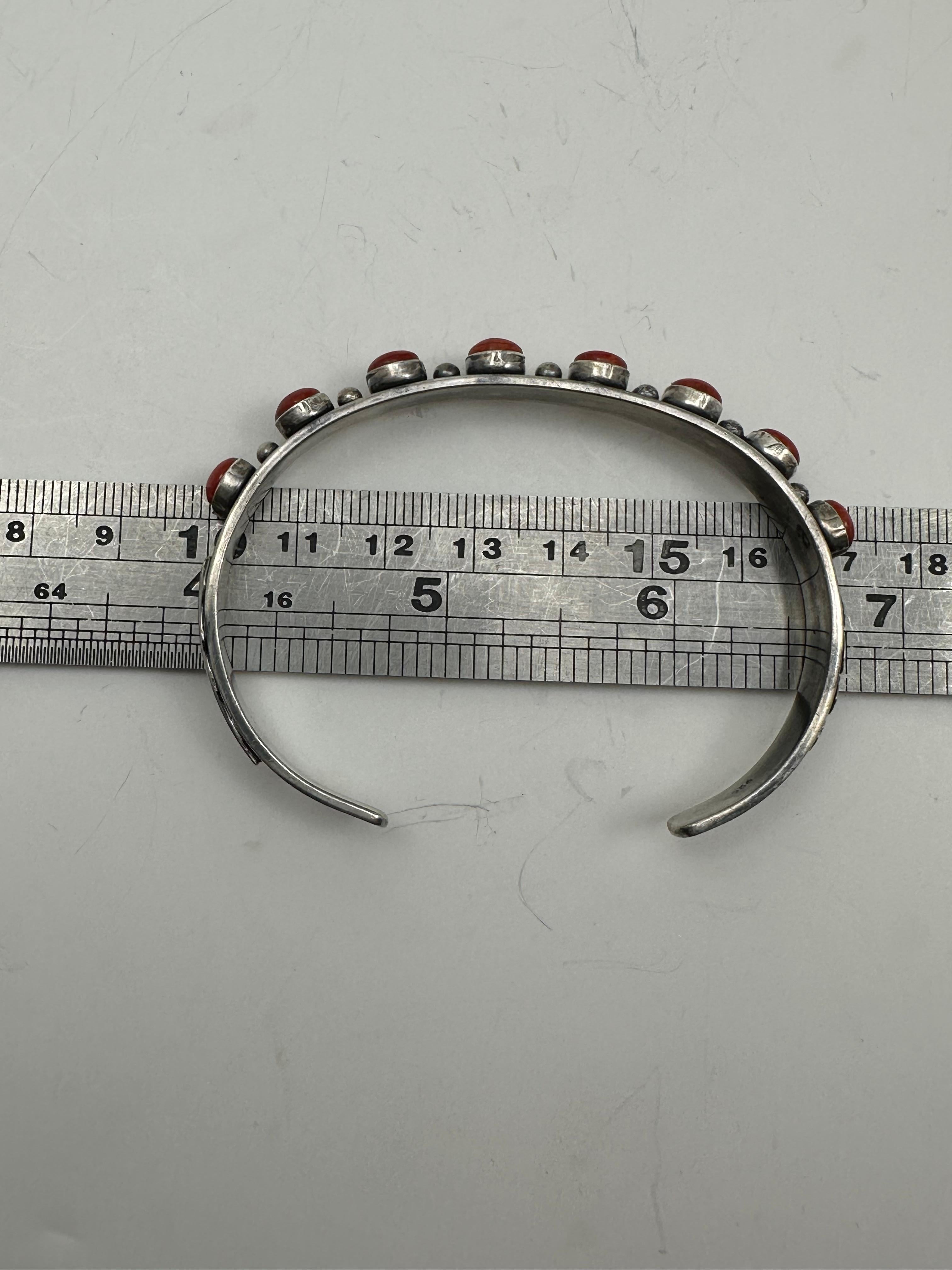 Taille ronde Vintage Navajo argent sterling  Bracelet manchette en corail 6,5 mm 1/4