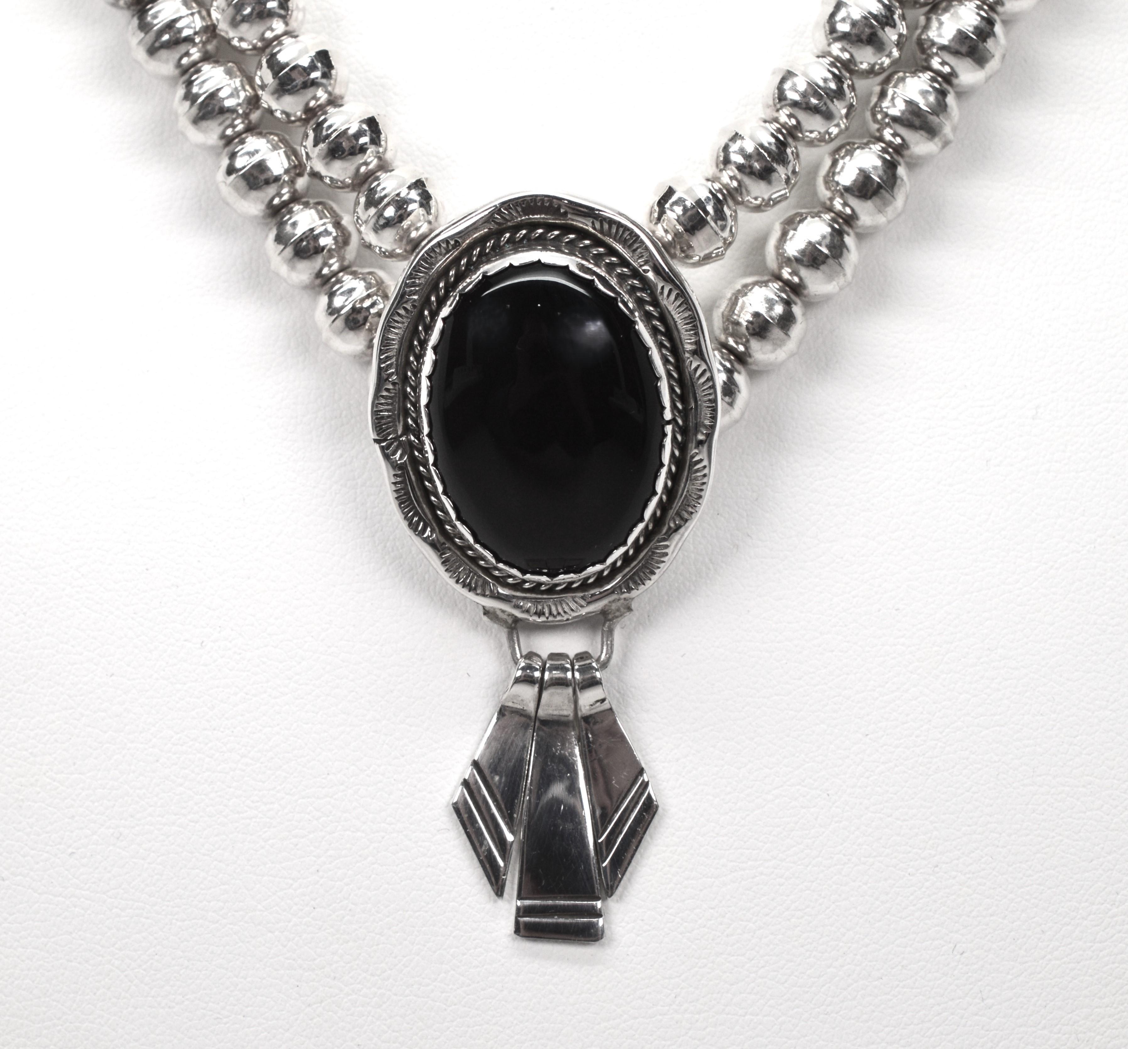 Native American Vintage Navajo Sterling Silver Beaded Necklace w Onyx Pendant For Sale