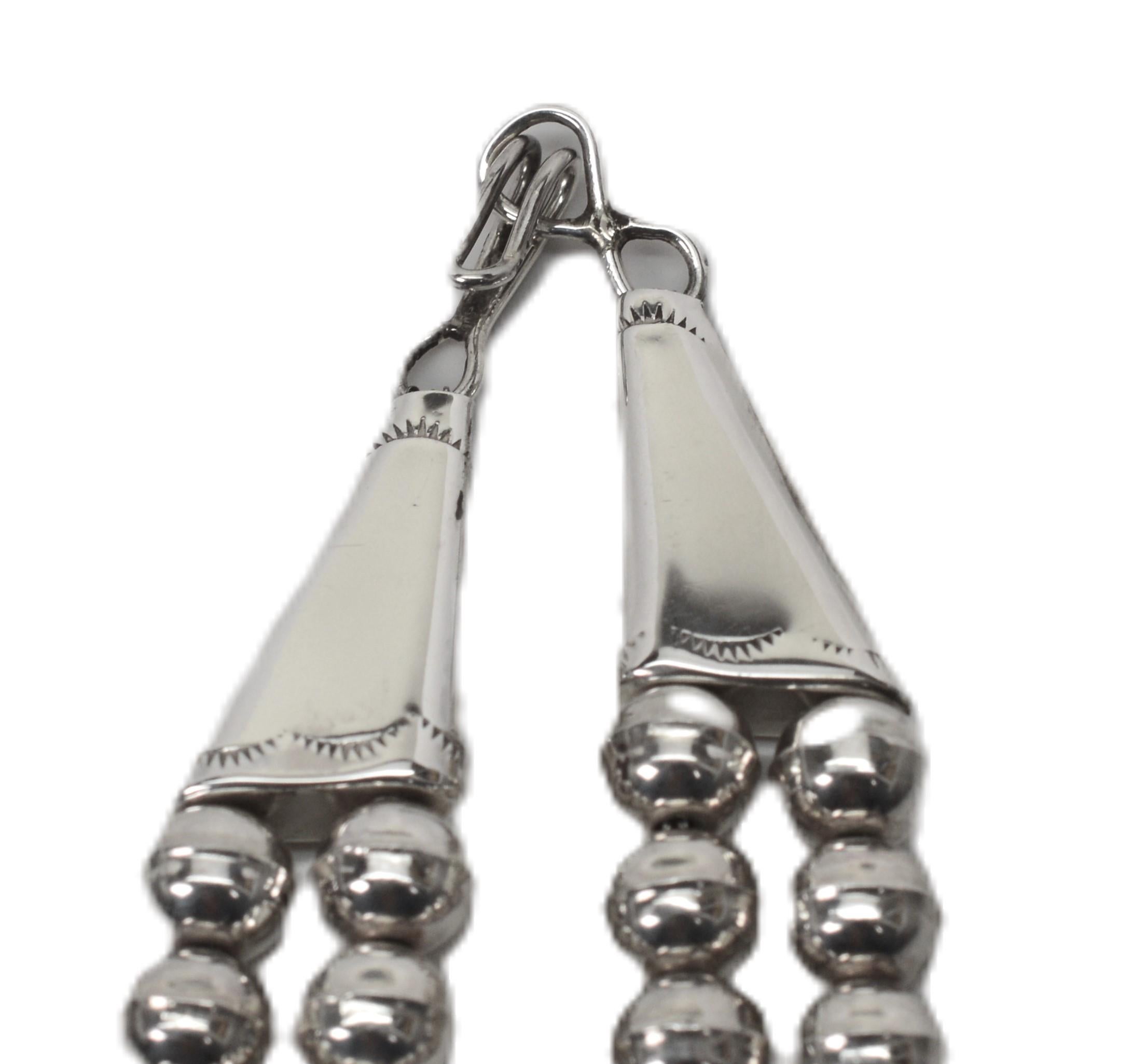 Vintage Navajo Sterling Silver Beaded Necklace w Onyx Pendant In Excellent Condition For Sale In Mount Kisco, NY