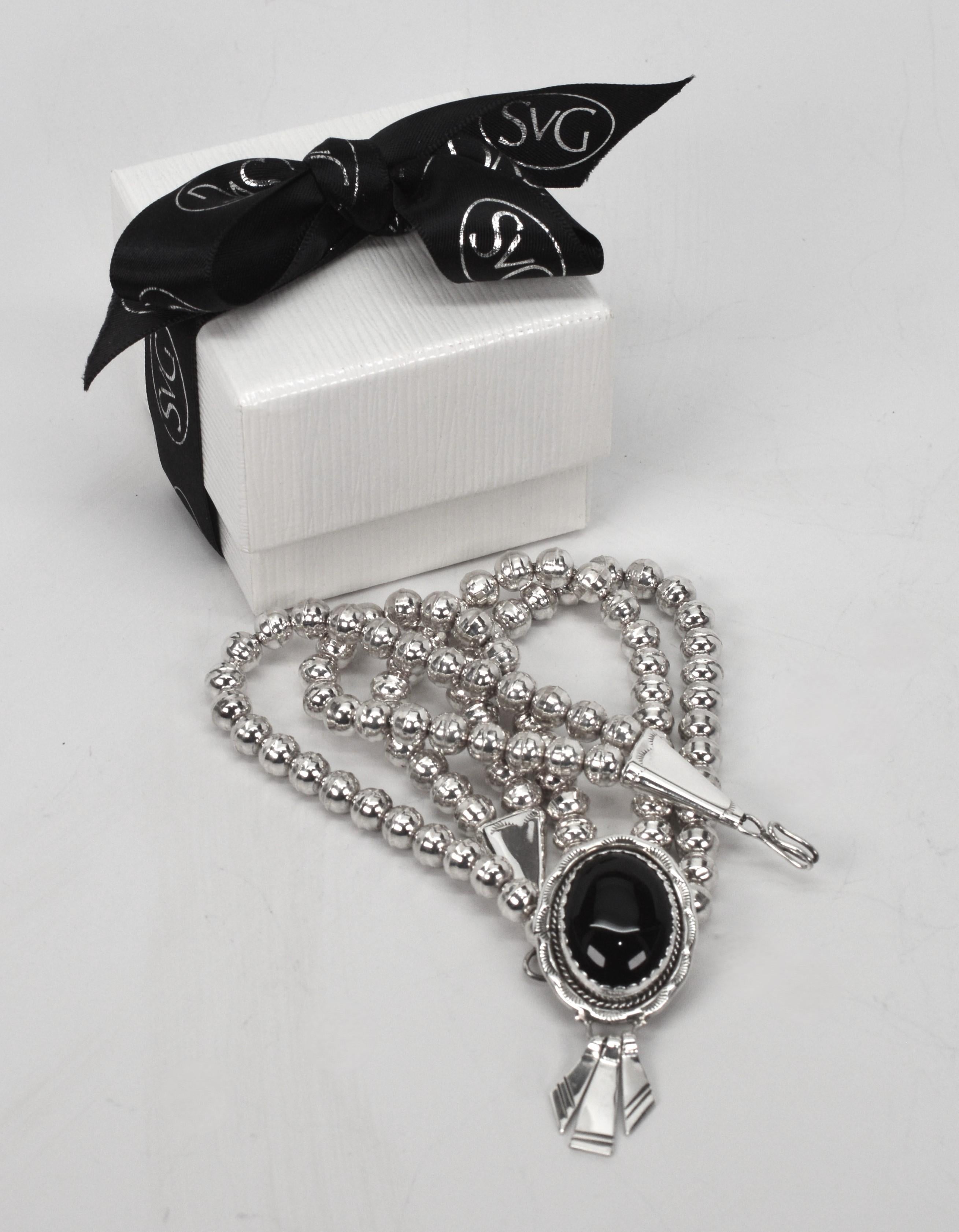 Vintage Navajo Sterling Silver Beaded Necklace w Onyx Pendant For Sale 2