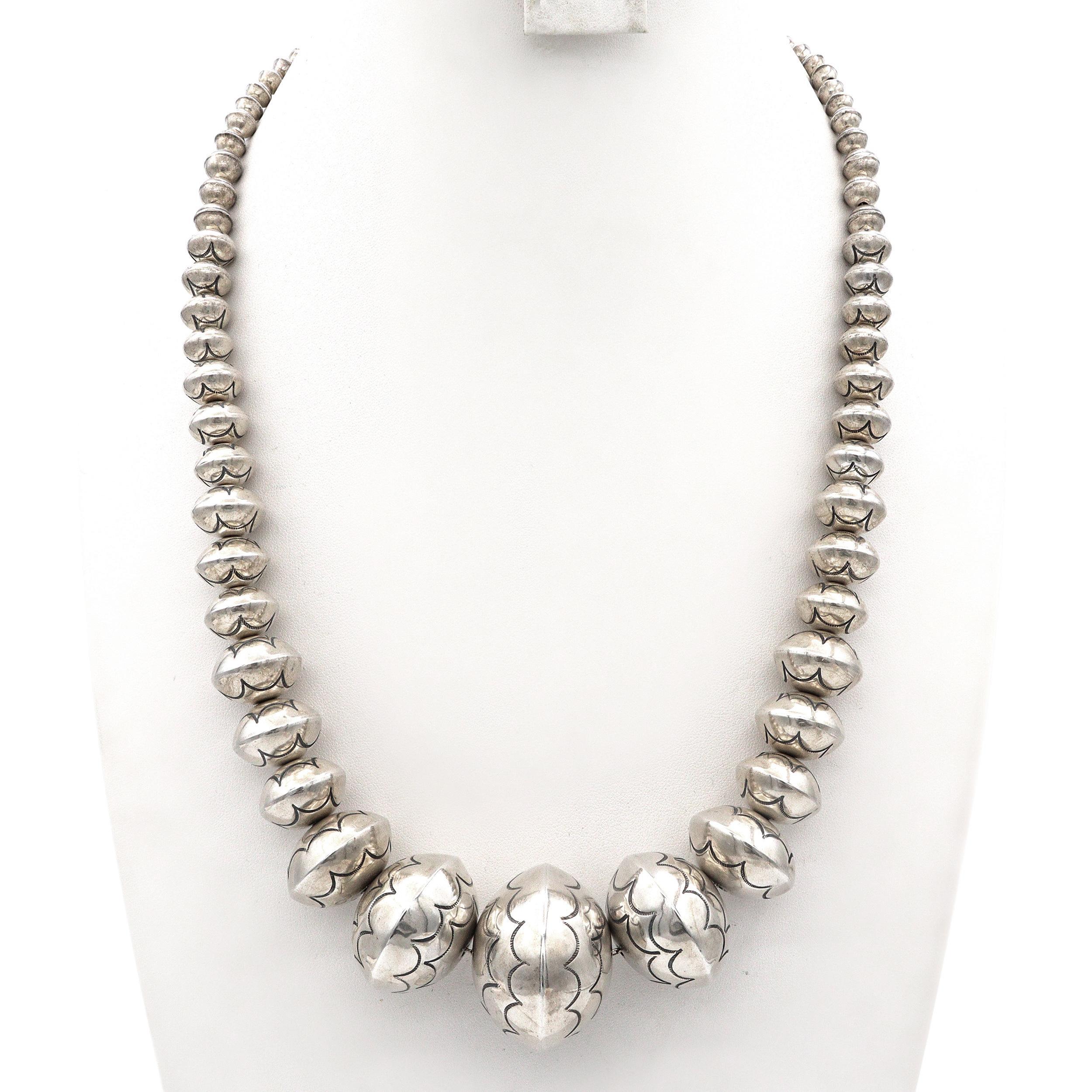 Vintage Navajo Sterling Silber abgestuft gestempelt Hollow Bank Perlen Halskette im Zustand „Gut“ im Angebot in New York, NY