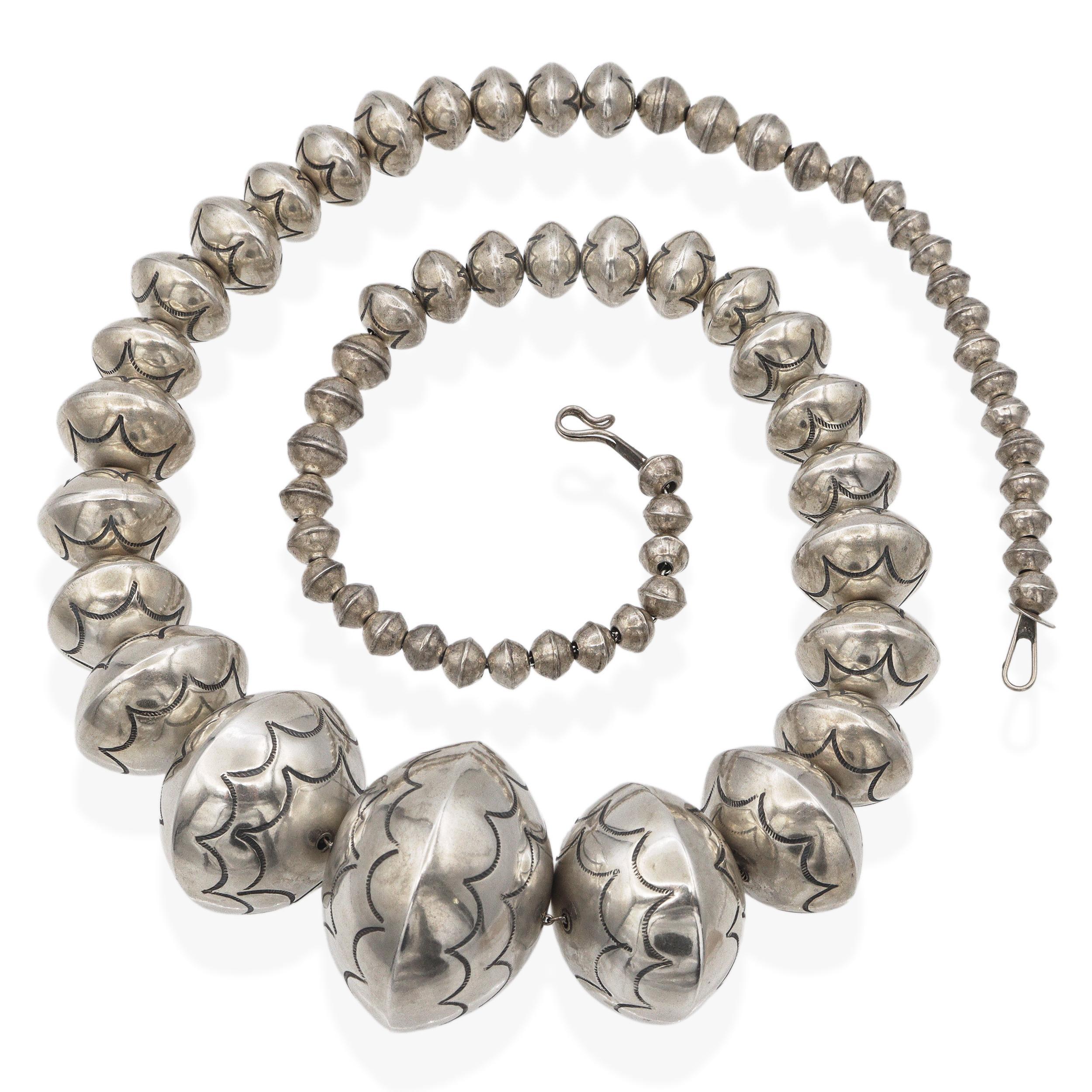Vintage Navajo Sterling Silber abgestuft gestempelt Hollow Bank Perlen Halskette Damen im Angebot