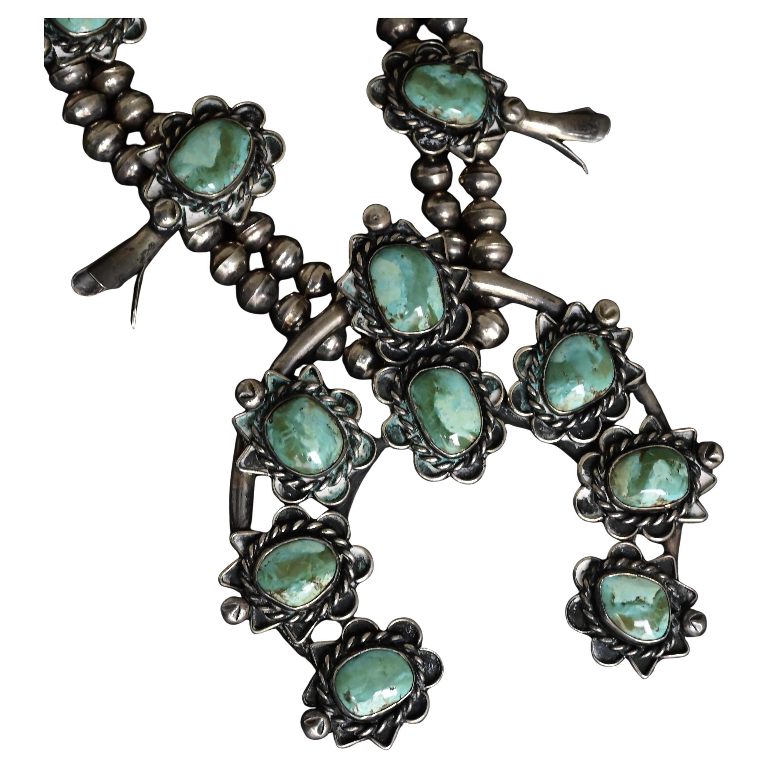 Navajo d'epoca in argento Sterling Collana di fiori di zucca 191g Turchese 25,5" in vendita