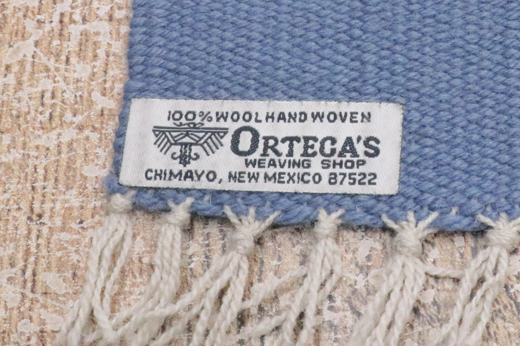 78801 Vintage New Mexico Chimayo-Teppich, 01'08 x 03'03. Chimayo-Teppiche sind traditionelle handgewebte Textilien aus Chimayo, einem Dorf im Norden New Mexicos, die für ihre komplizierten Muster, leuchtenden Farben und außergewöhnliche