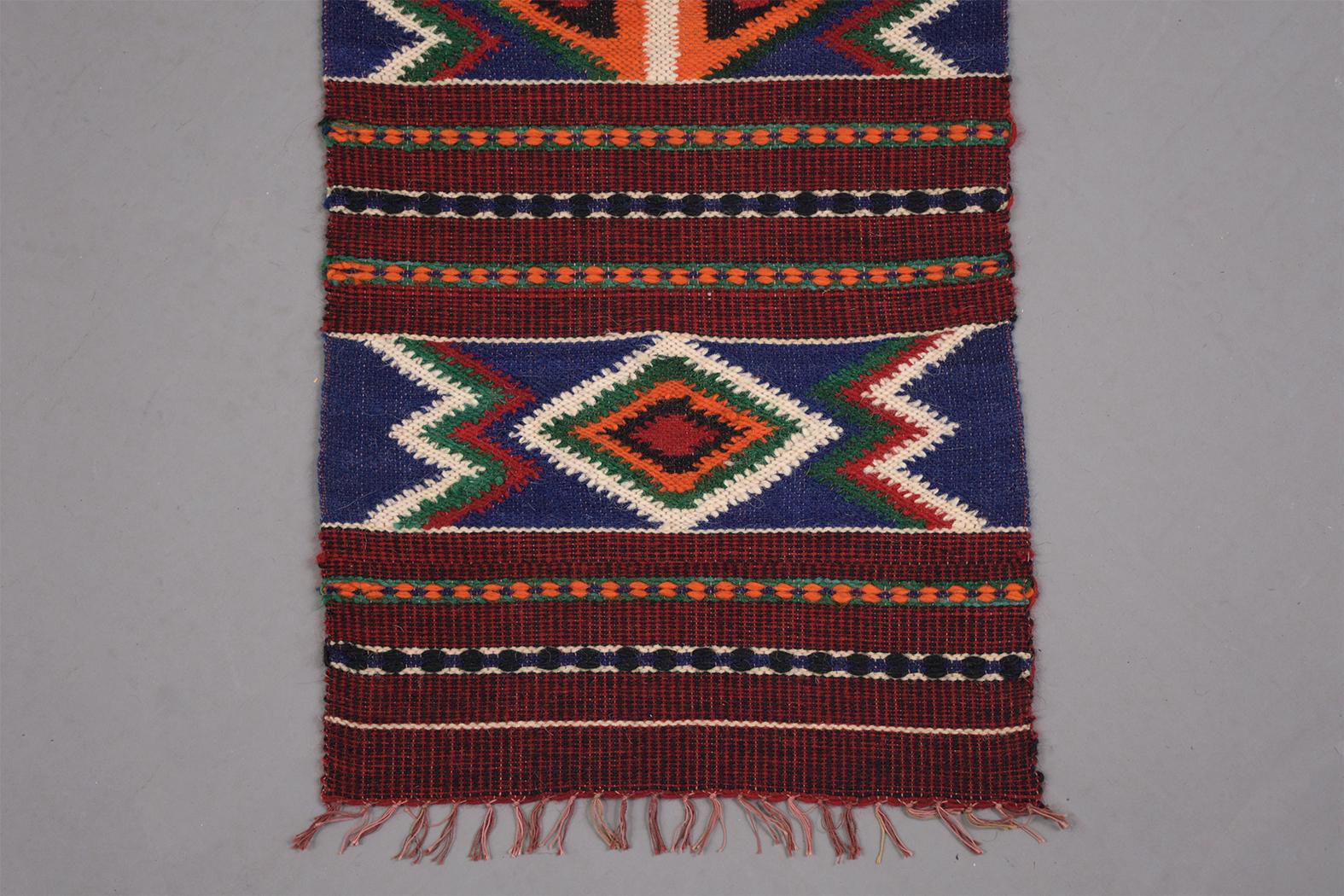 Vintage Navajo Style Textile Rug In Good Condition For Sale In Los Angeles, CA