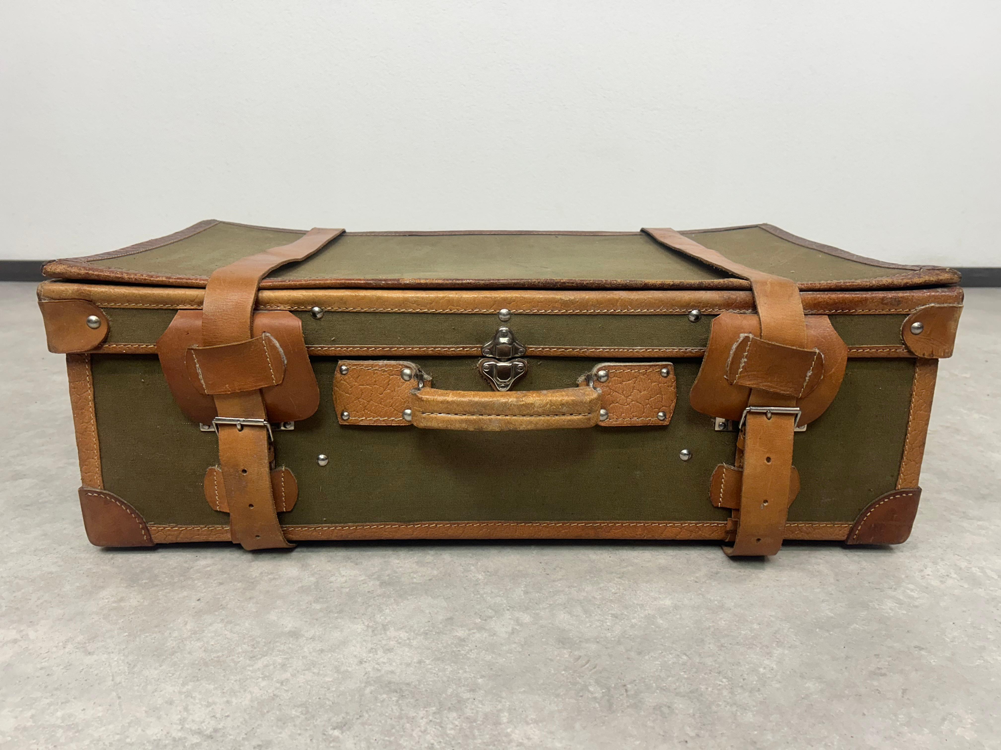 Valigia navale vintage rilegata in pelle In condizioni buone in vendita a Banská Štiavnica, SK