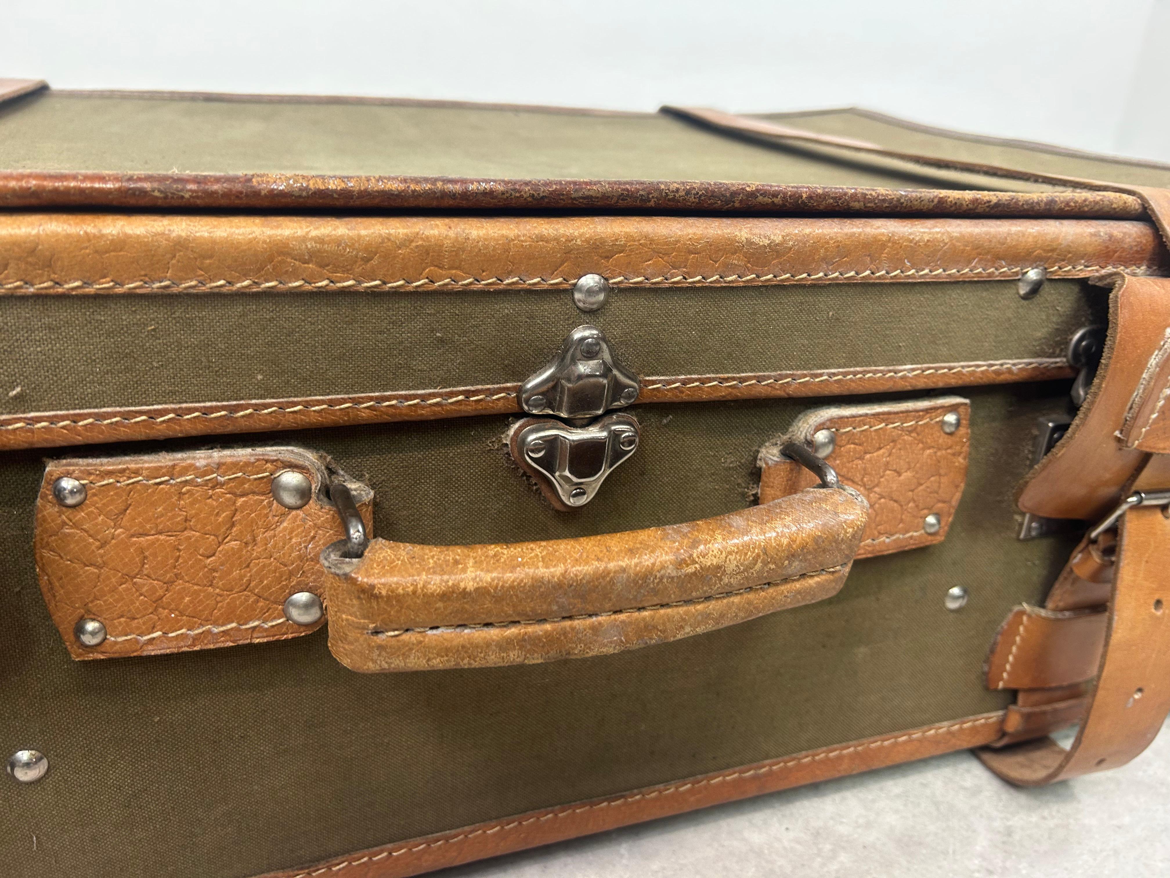 Metà XX secolo Valigia navale vintage rilegata in pelle in vendita