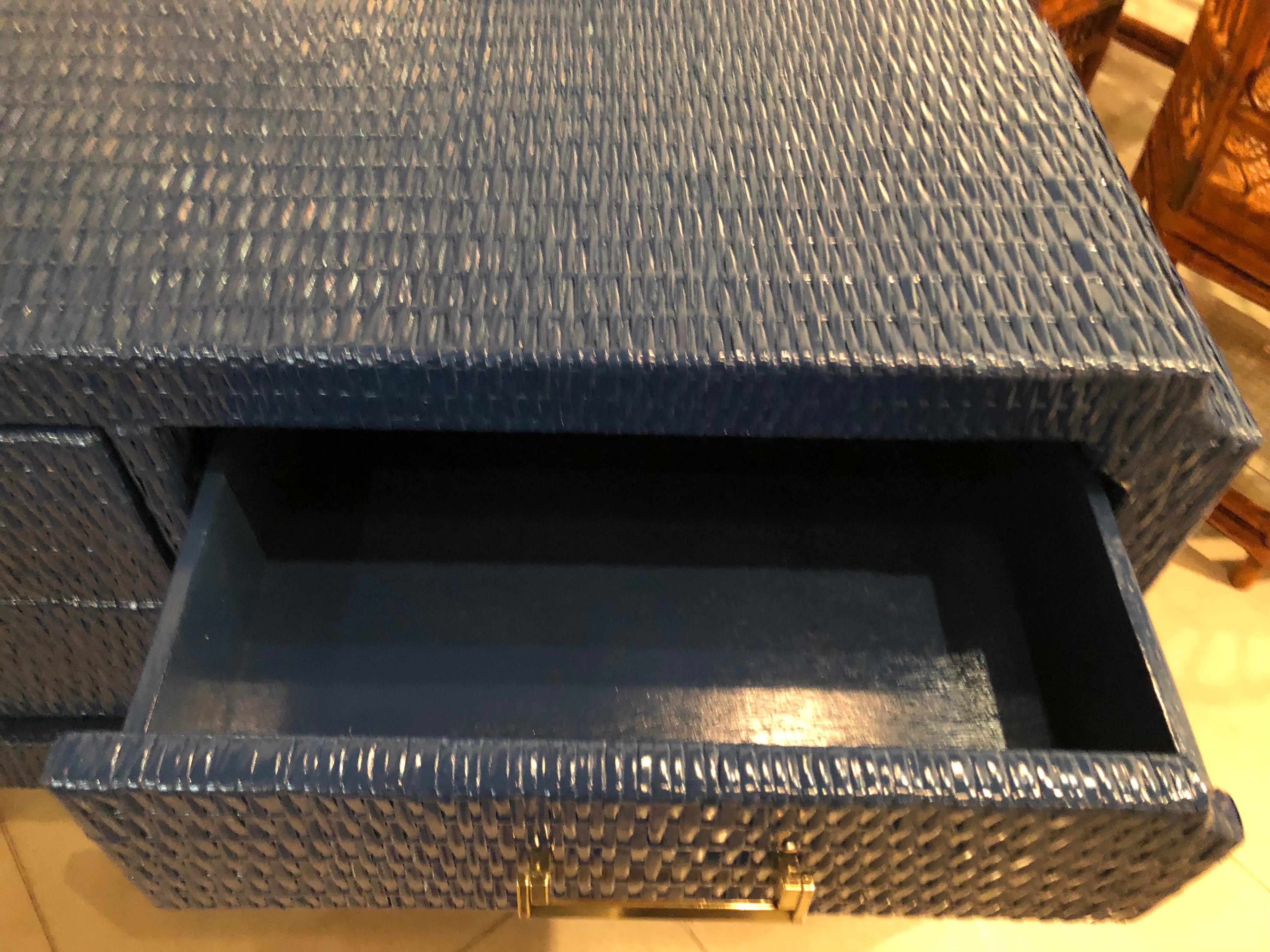 Vintage Marineblau lackiert Woven Wicker Chest Dresser Credenza Messing zieht 1