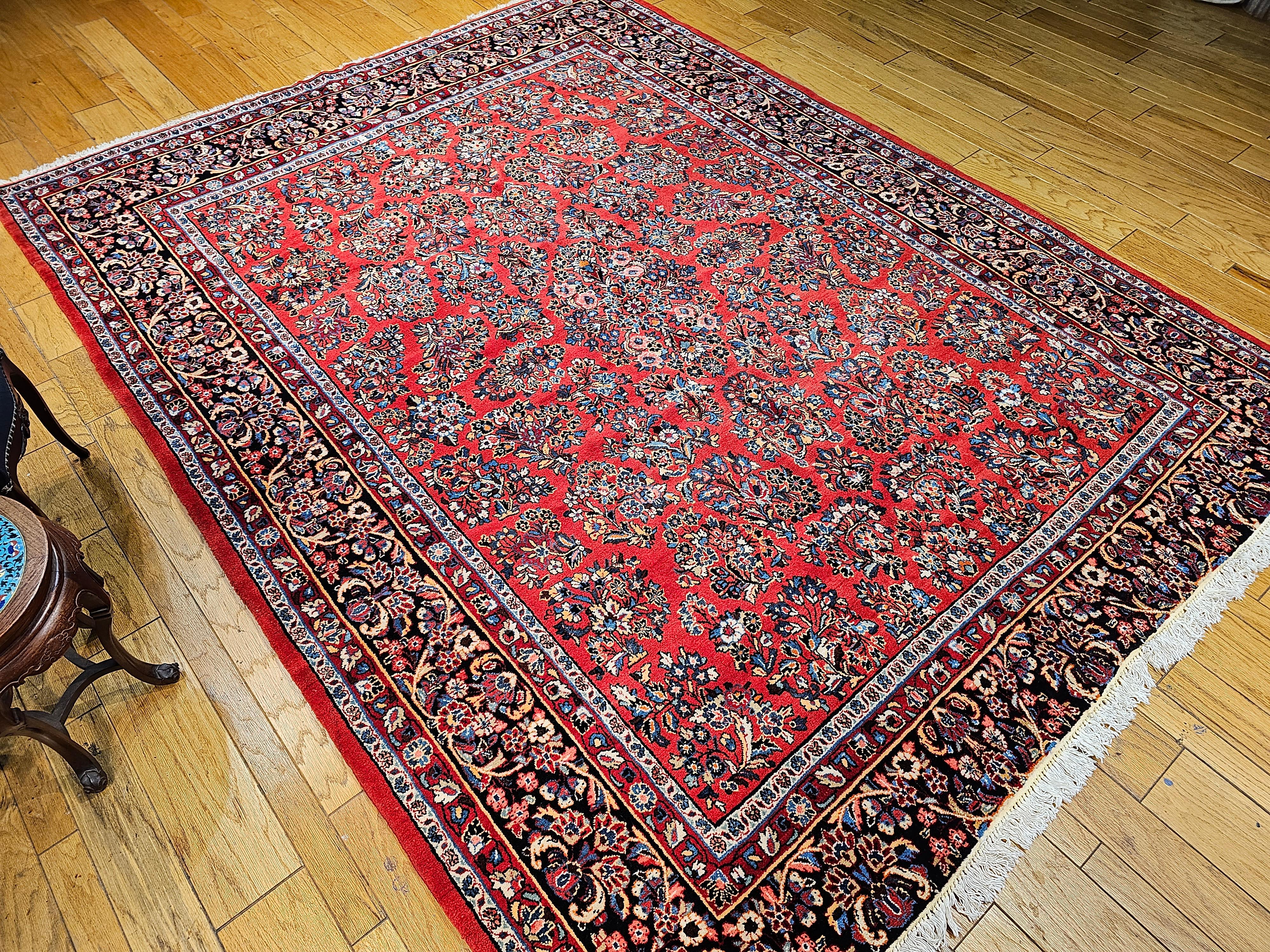 Near-Square persischer Sarouk-Teppich im Vintage-Stil in Rot, Marineblau mit Blumenmuster aus Allover im Angebot 6