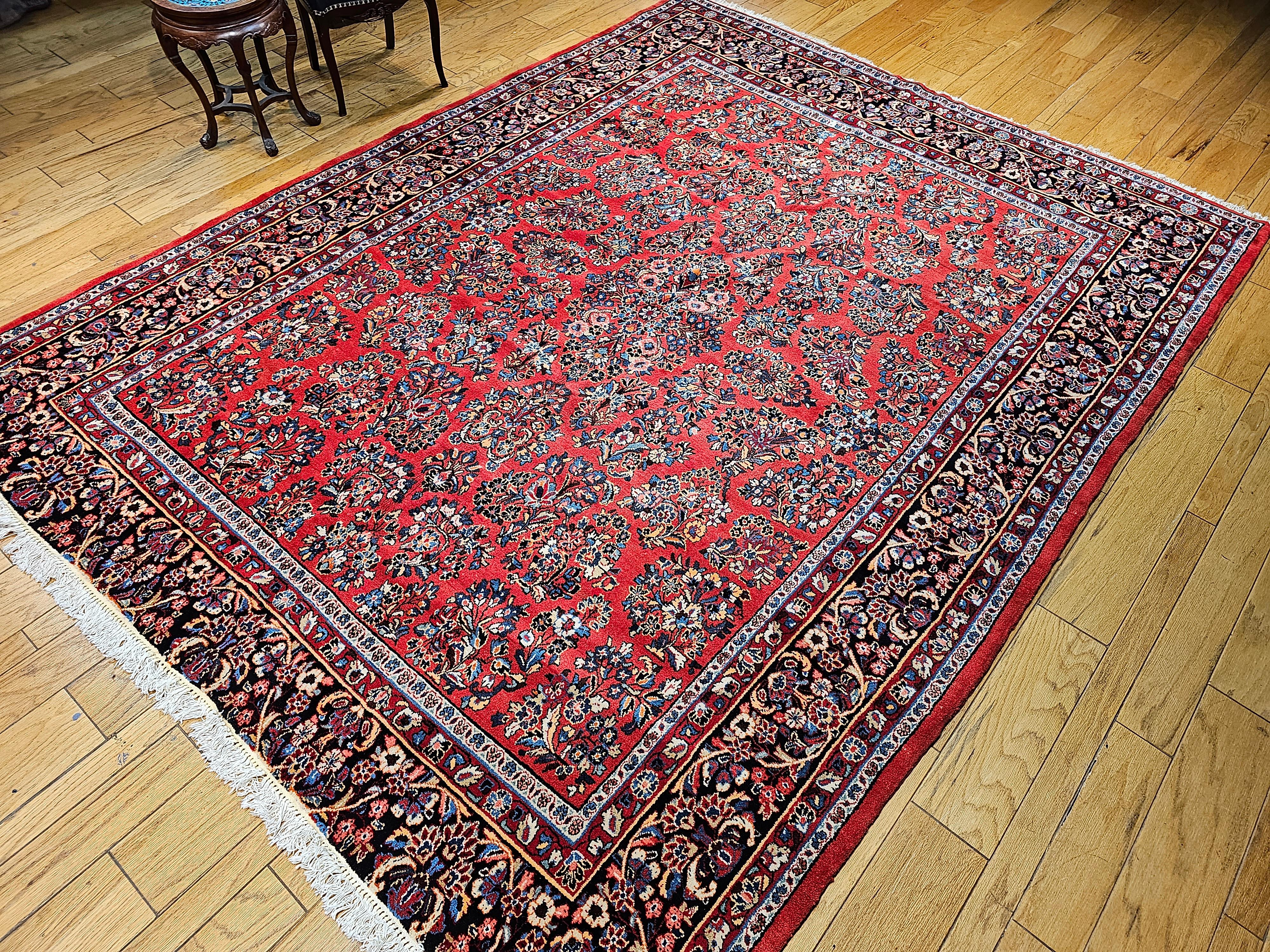 Near-Square persischer Sarouk-Teppich im Vintage-Stil in Rot, Marineblau mit Blumenmuster aus Allover im Angebot 7