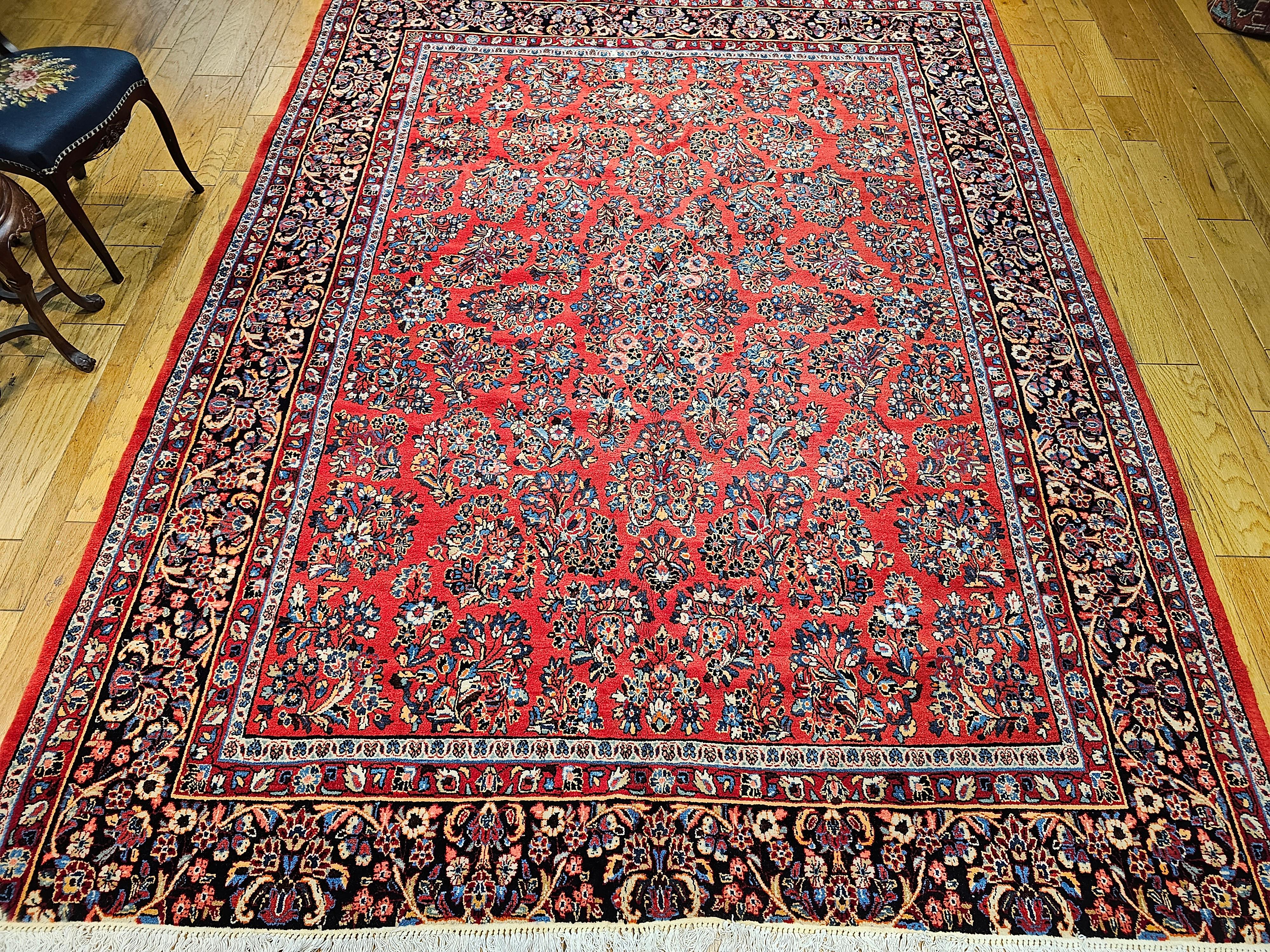 Near-Square persischer Sarouk-Teppich im Vintage-Stil in Rot, Marineblau mit Blumenmuster aus Allover im Angebot 8