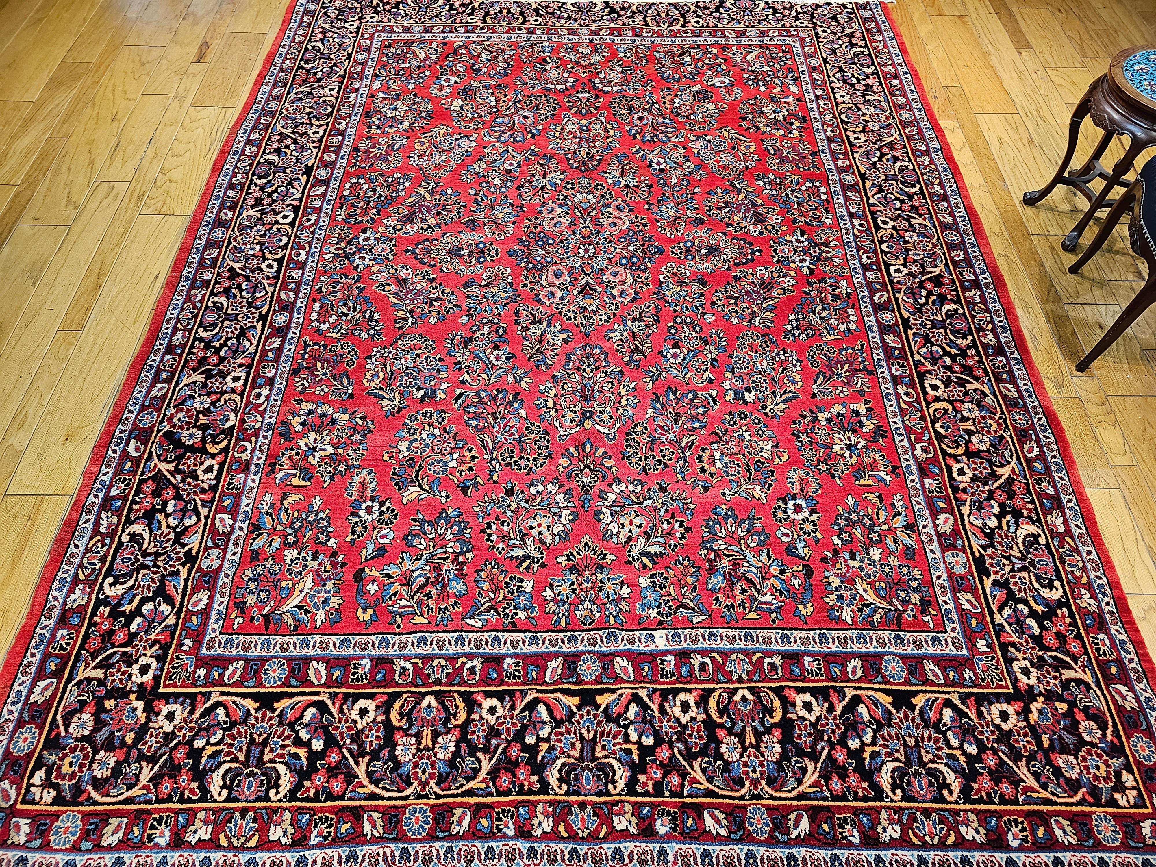 Near-Square persischer Sarouk-Teppich im Vintage-Stil in Rot, Marineblau mit Blumenmuster aus Allover im Angebot 2