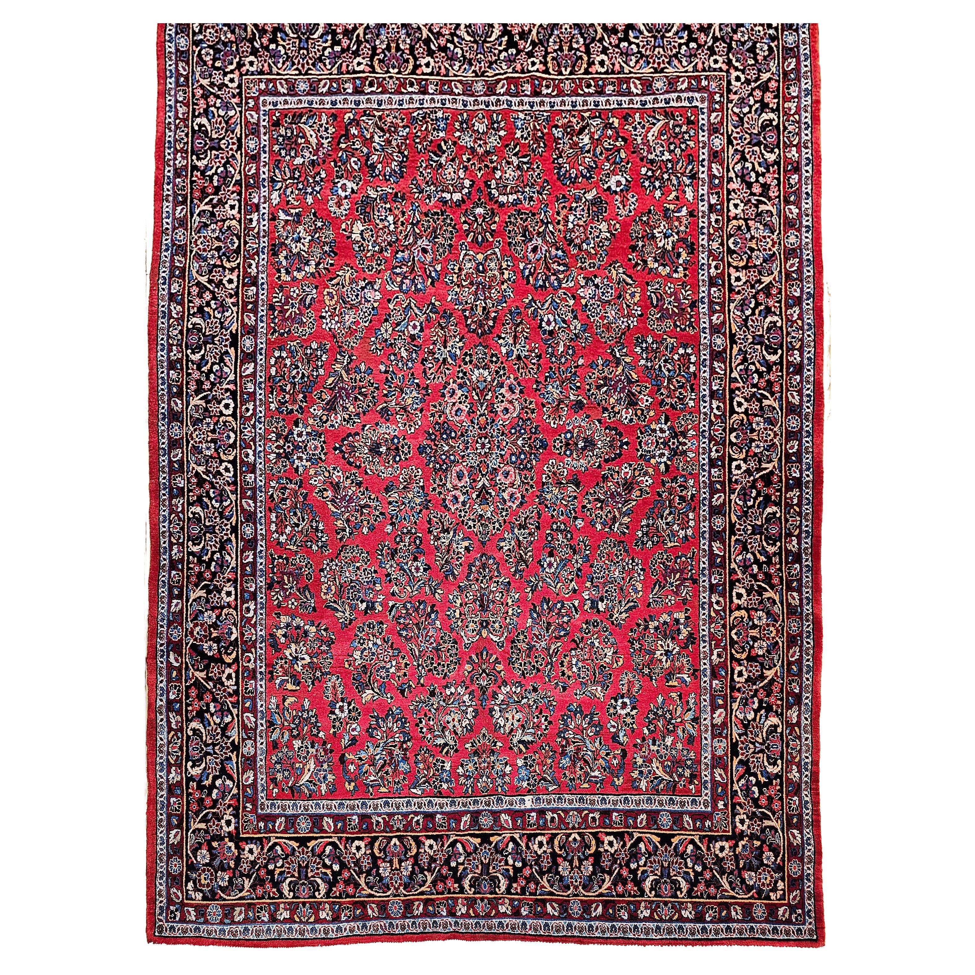 Sarouk persan vintage carré à motif floral sur toute sa surface rouge, bleu marine et ivoire