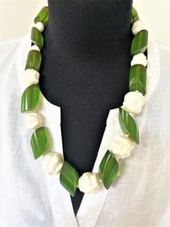 Vintage Necklace green Bakelite and white plastic balls from the 1980s USA