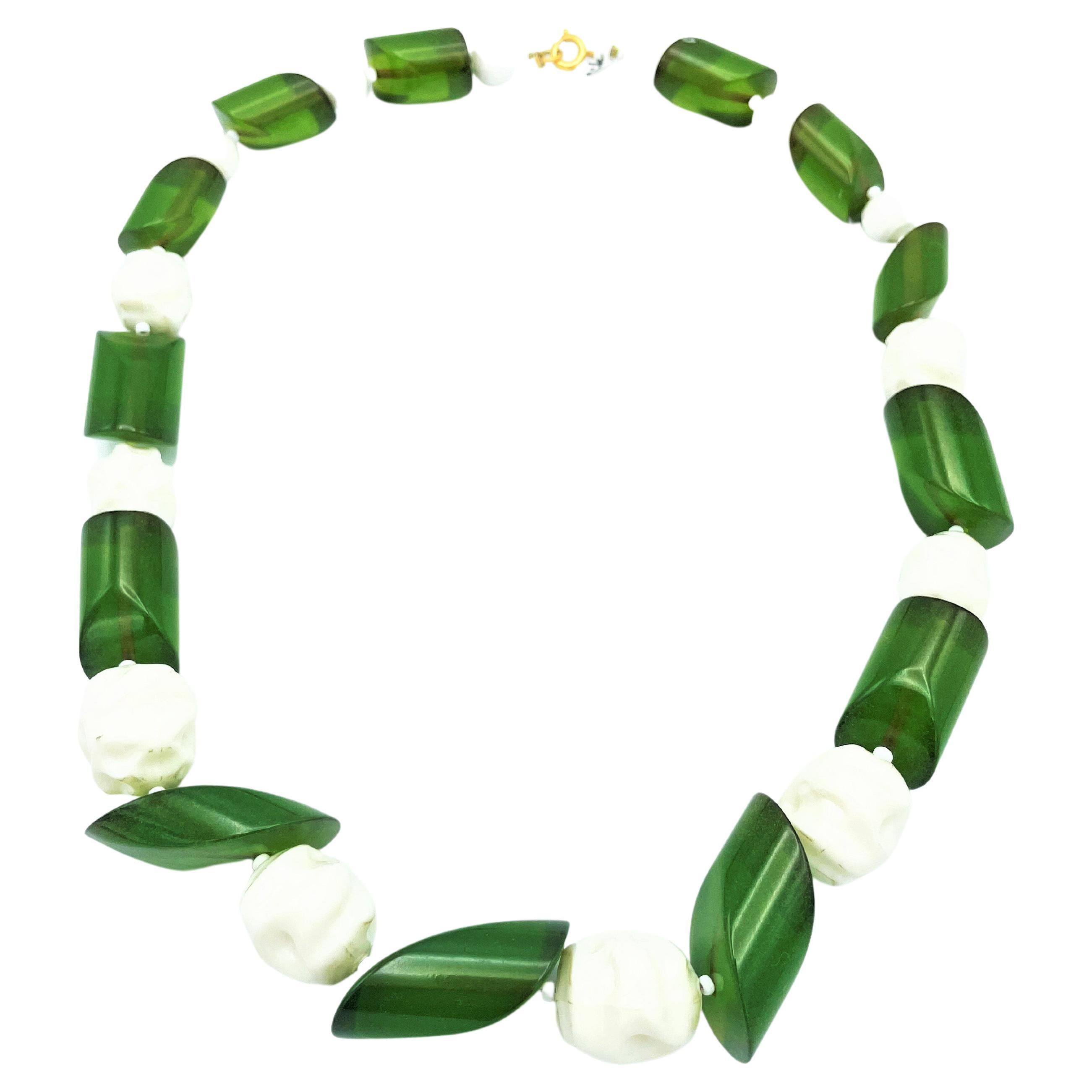 Vintage Necklace green Bakelite and white plastic balls from the 1980s USA For Sale
