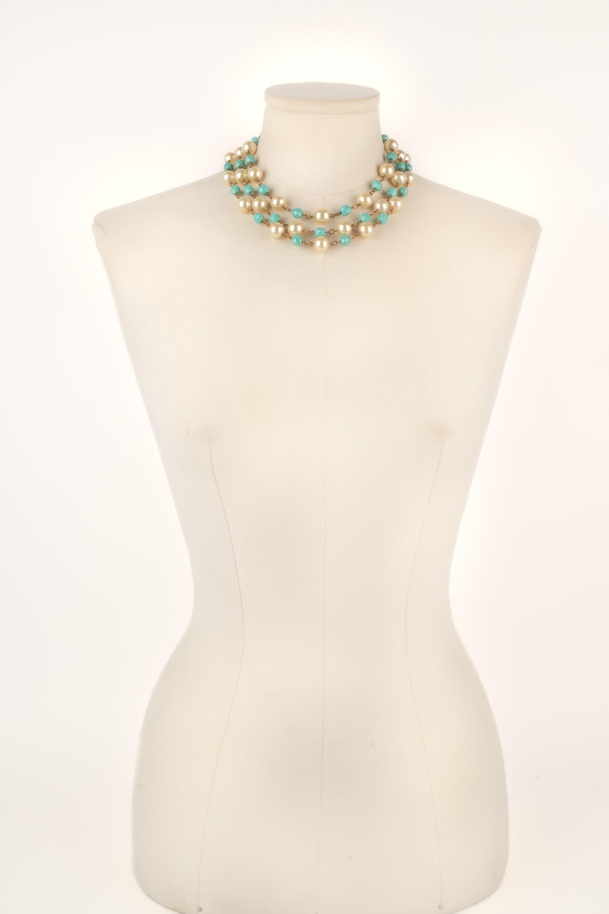 Vintage Necklace with Blue Facetted Pearls and Costume Pearls In Excellent Condition For Sale In SAINT-OUEN-SUR-SEINE, FR