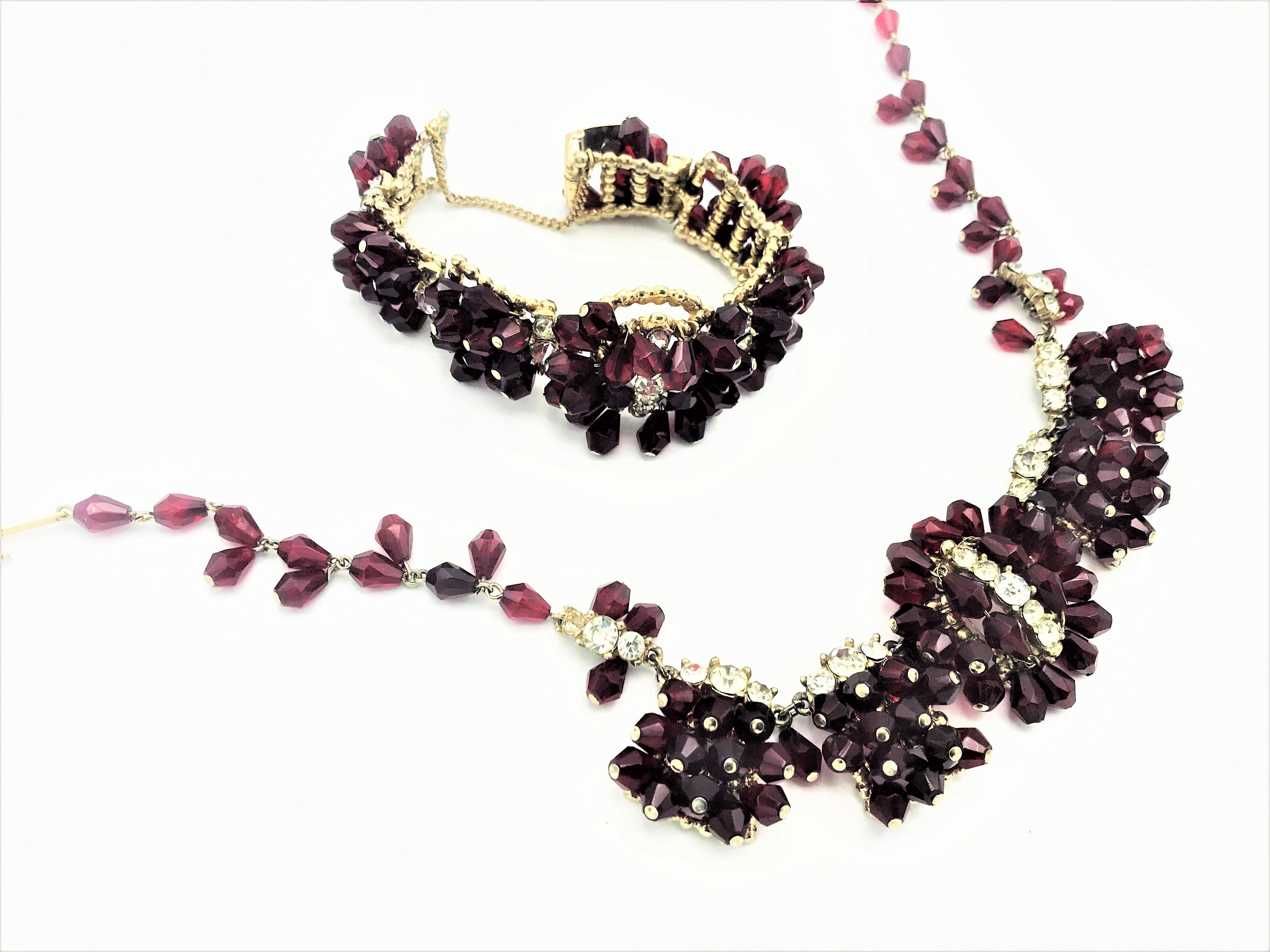 Women's Vintage Necklace with matching bracelet red rhinestones, USA 1940s For Sale