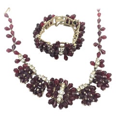 Collier vintage avec bracelet assorti et strasss rouges, États-Unis, années 1940