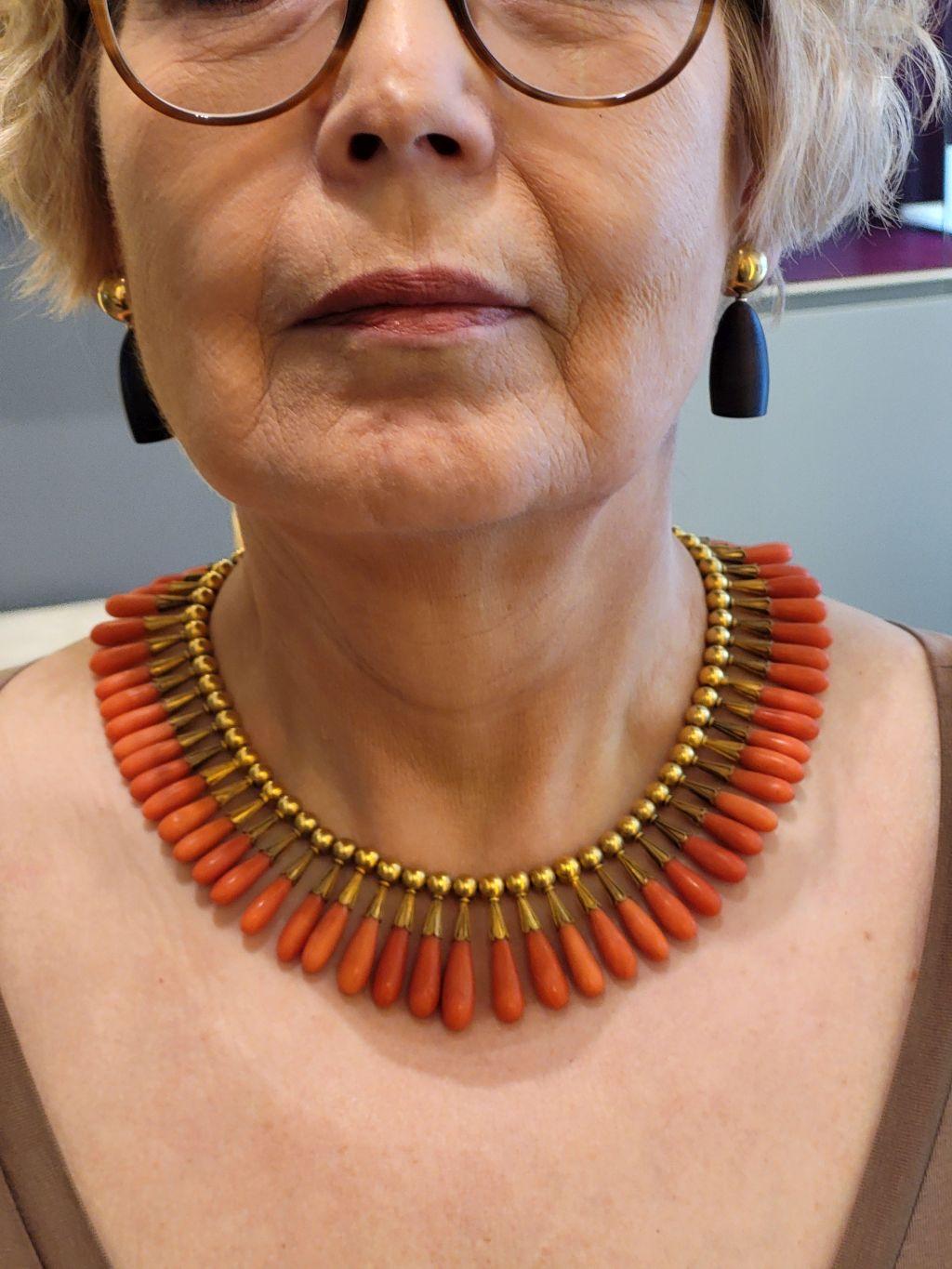 Bead Vintage Necklace Yellow Gold Natural Coral Drops by Hancocks 1920 For Sale
