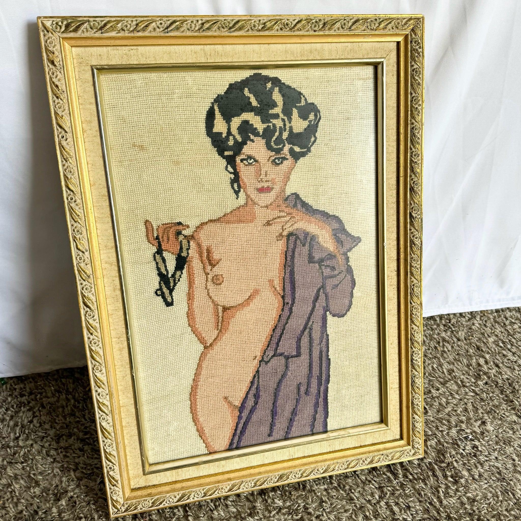 Vintage Needle Point von nackten Dame in lila Robe im Zustand „Gut“ im Angebot in Delray Beach, FL