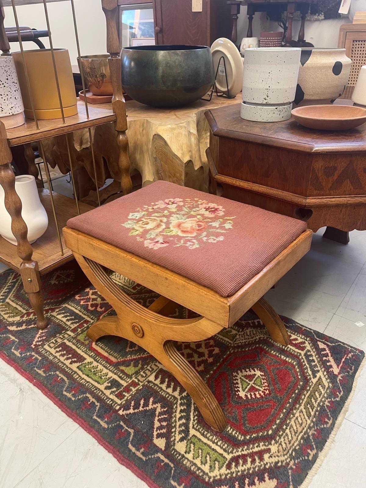 This Footstool has a beautiful ‘X’ frame base with sculpted wood detailing. The seat flips up and offer storage. Vintage condition consistent with age as Pictured.

Dimensions.  17 W ; 12 D ; 13H