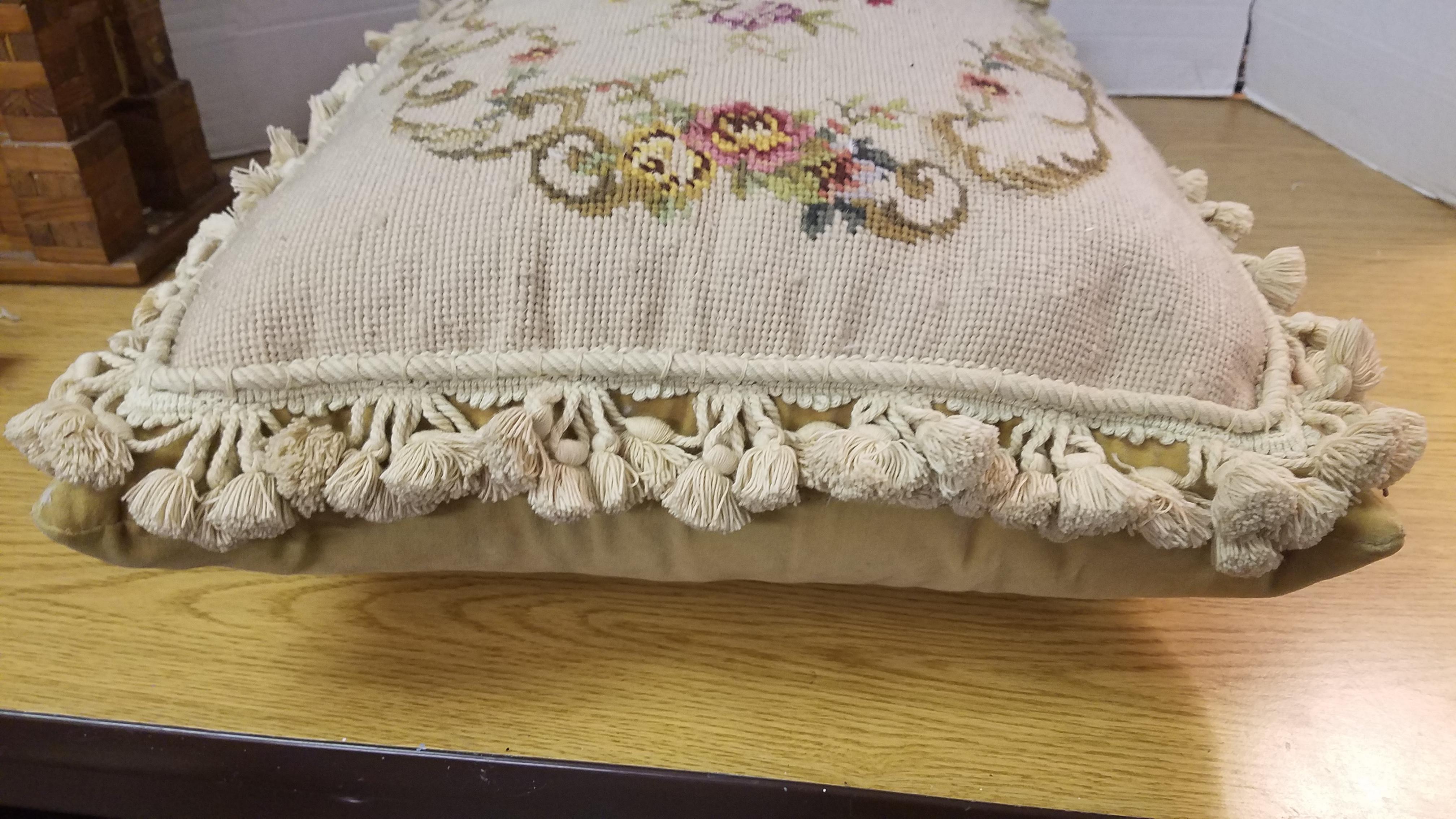 Vintage Needlepoint Pillow In Good Condition For Sale In Livingston, NJ