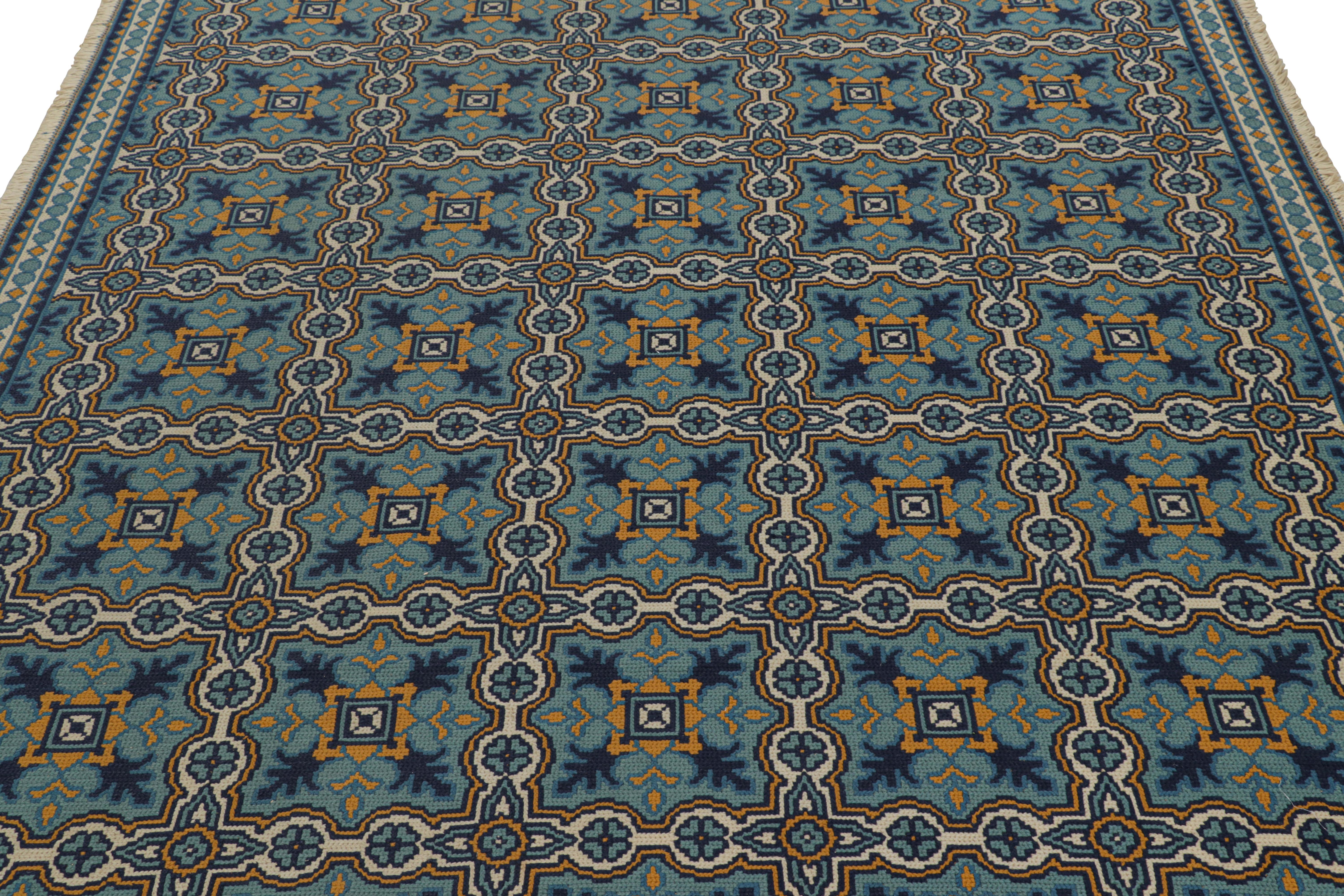 Handgefertigt aus Wolle, mit Ursprung in Portugal um 1950-1960, zeigt dieser 6x10 spezielle Vintage-Nadelspitzenteppich ein Spiel von klassischen geometrischen Mustern in hauptsächlich blauen, goldenen und weißen Tönen.

Über das Design

Eine seiner