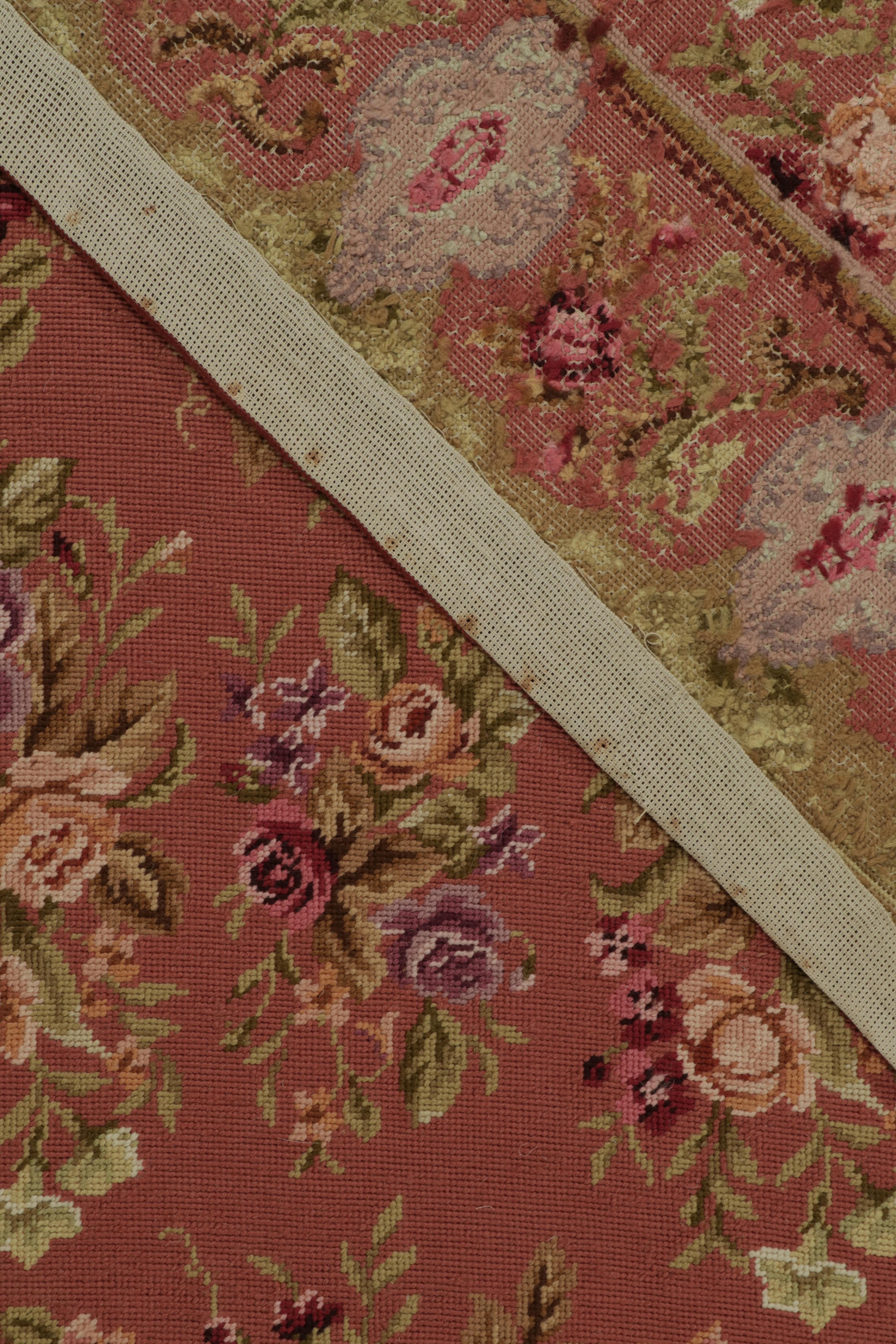 Laine Tapis vintage rouge à l'aiguille à motifs floraux - par Rug & Kilim en vente