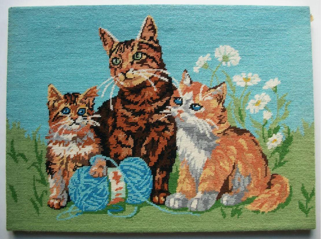 Fatto a mano Arazzo d'epoca a punta d'ago - 'Les Chatons' - 'Gattini' - Canada - Metà del XX secolo. in vendita