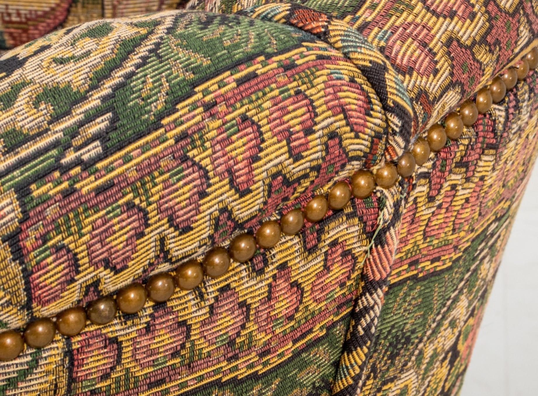 Chaise et ottoman vintage tapissés de points d'aiguille en vente 1