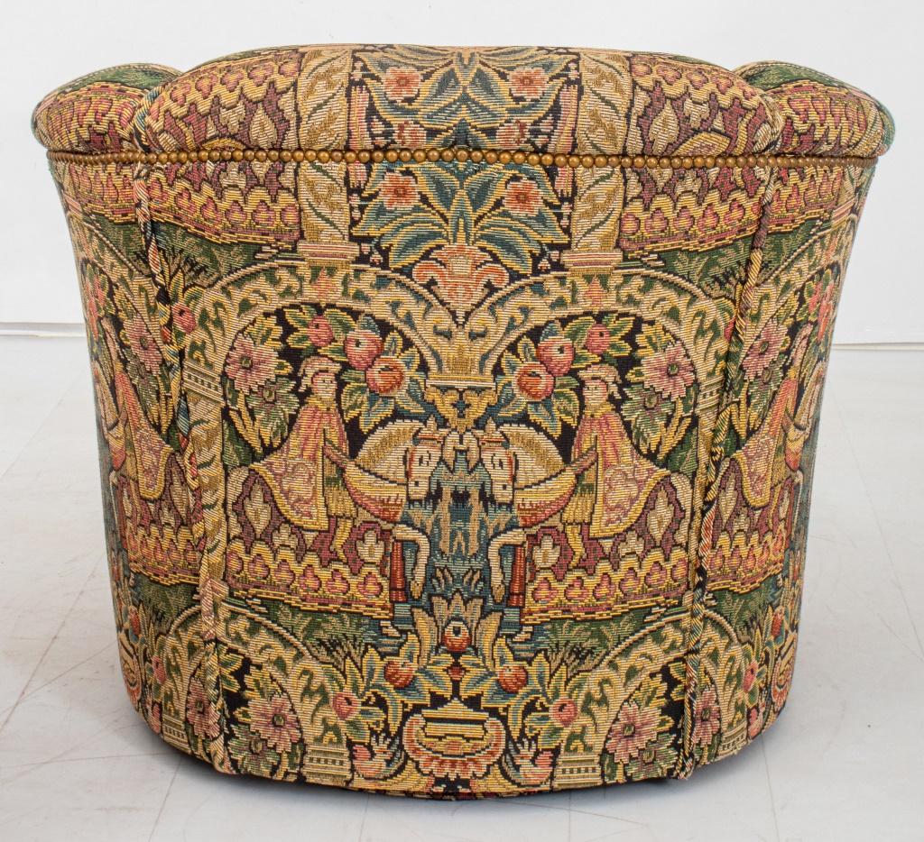 Chaise et ottoman vintage tapissés de points d'aiguille en vente 2