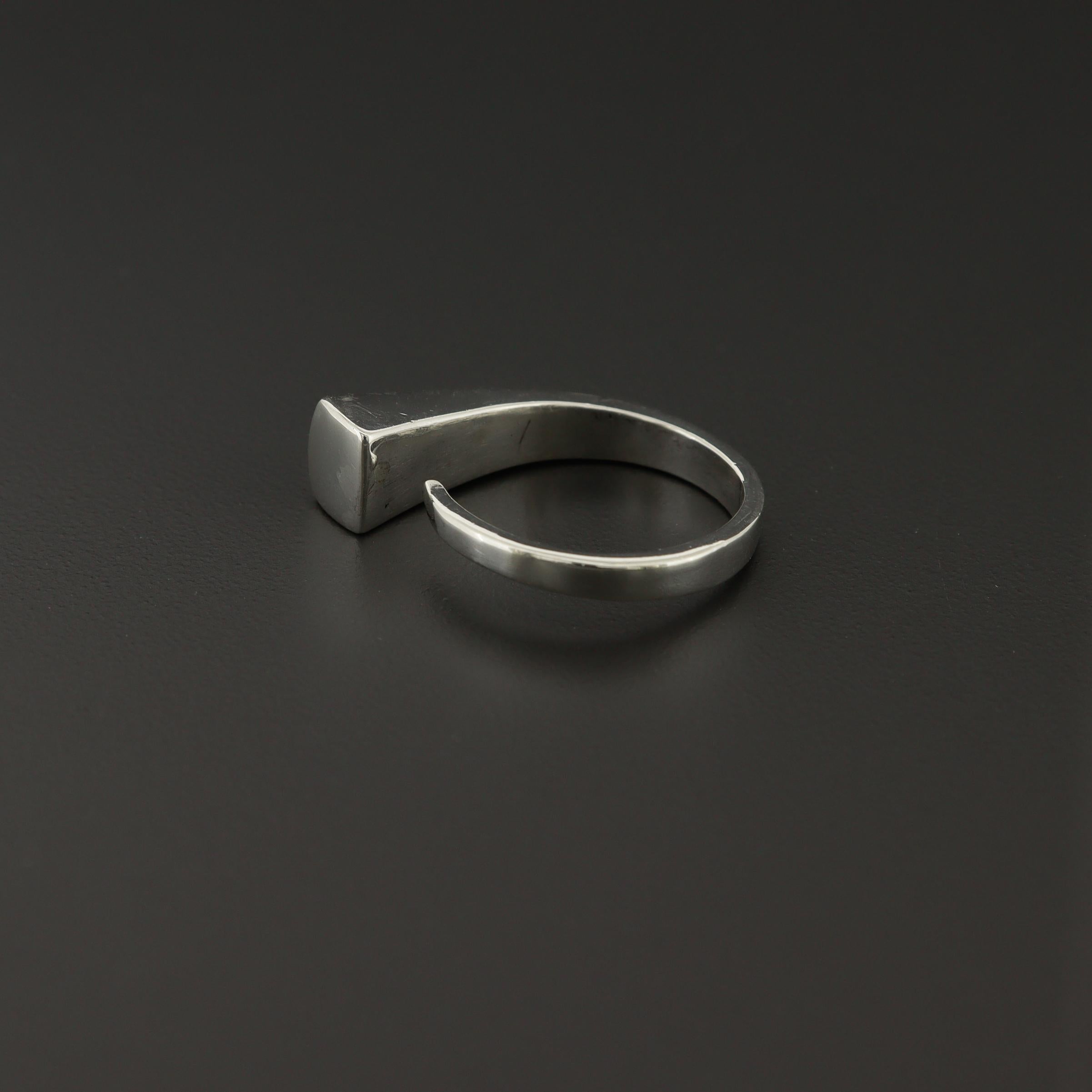 Anello d'epoca in argento Sterling Neils Erik From Modernist 'Square Cut Nail' (chiodo a taglio quadrato) in vendita 7