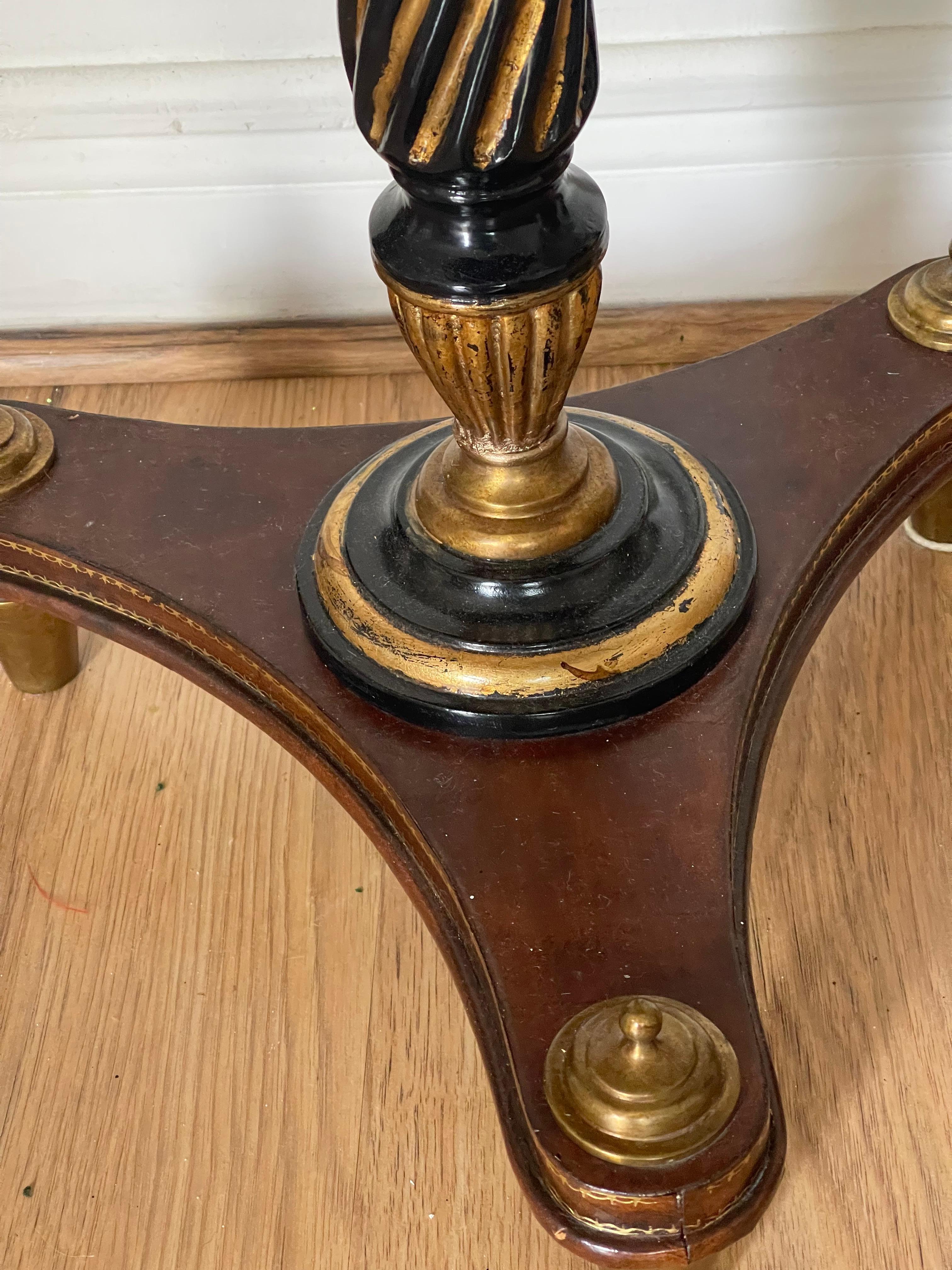 Néo-classique Vintage Neobaroque Revival Tound Side Table en vente