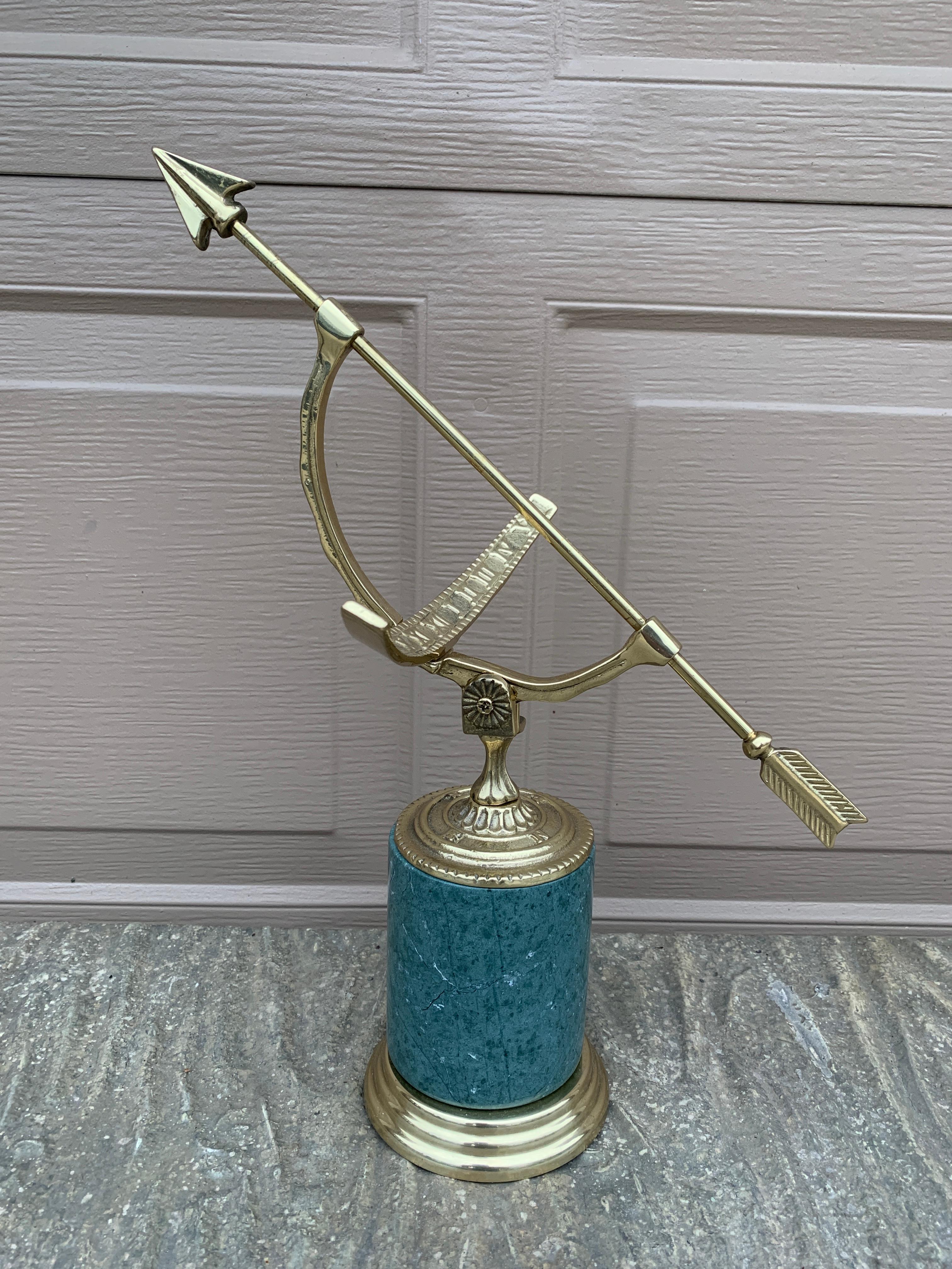 Sundial néoclassique vintage en laiton sur base en marbre vert en vente 3