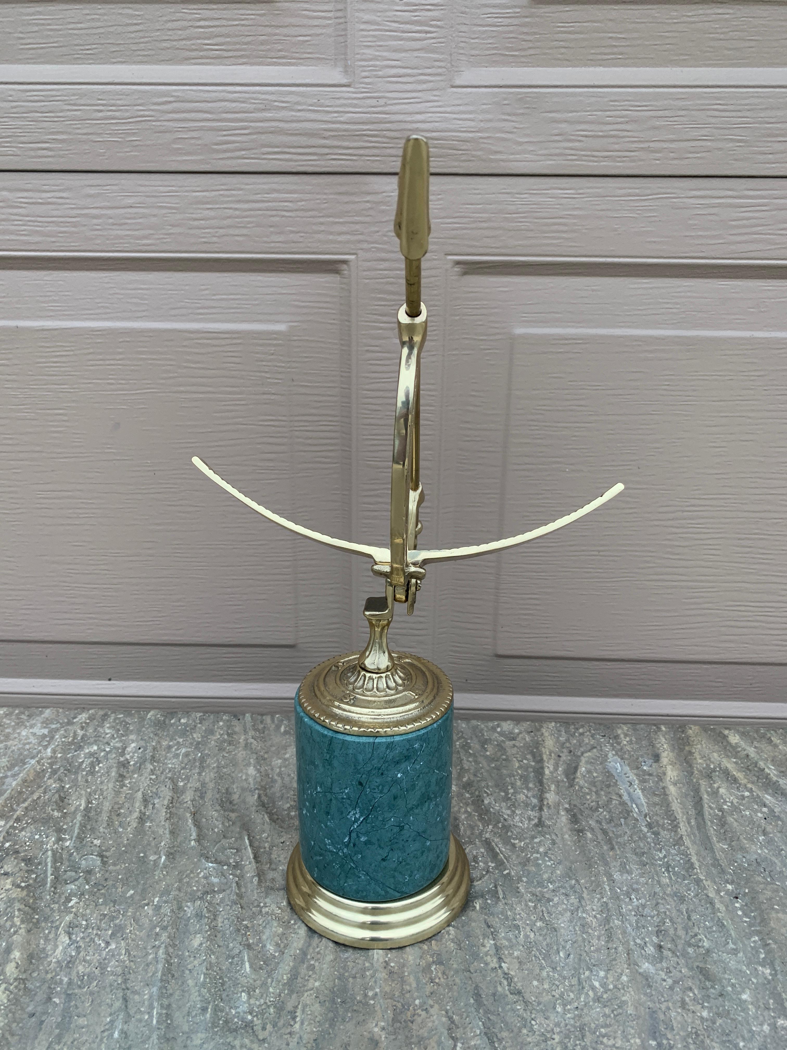 Sundial néoclassique vintage en laiton sur base en marbre vert en vente 7