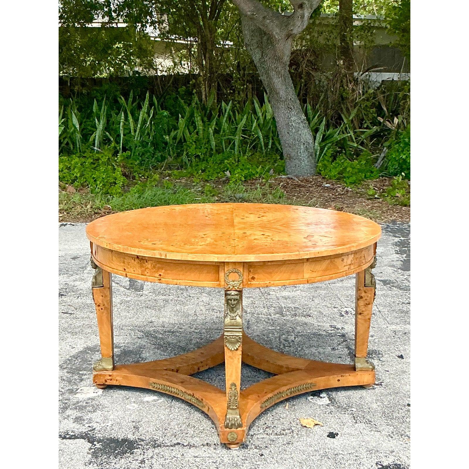 Neoklassischer Tisch mit Wurzelholz und Ormolu in der Mitte der Halle im Zustand „Gut“ im Angebot in West Palm Beach, FL