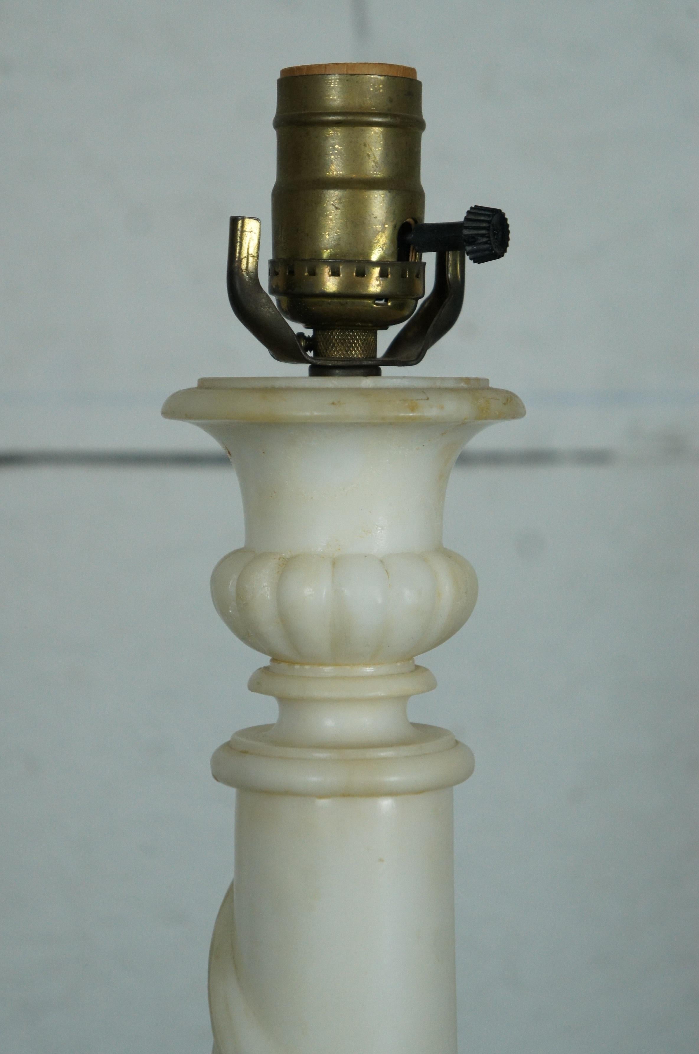 Albâtre Vintage Neoclassical Carved White Marble Alabaster Column Table Lamp 38