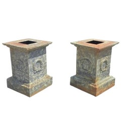 Urne de jardin en fonte vintage néoclassique avec couronne Base de piédestal - Paire