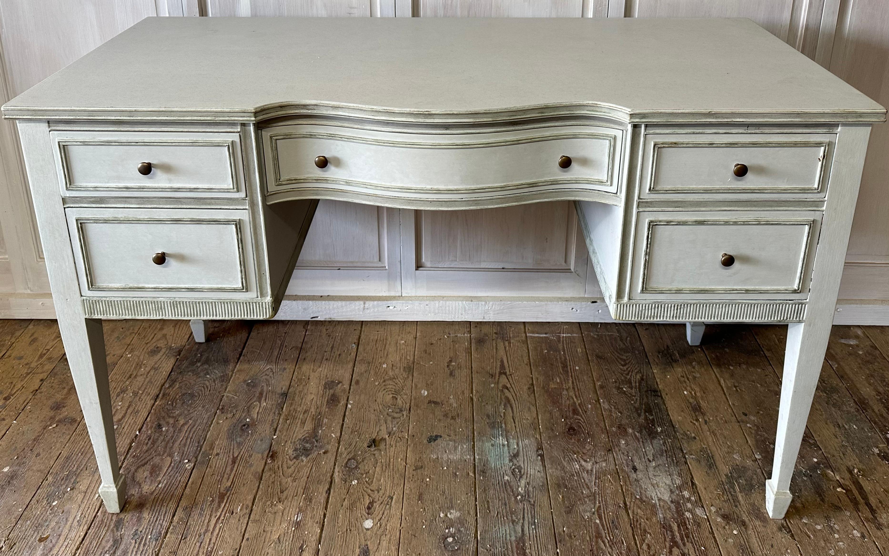 Vintage Neoclassical Desk or Dressing Table In Good Condition For Sale In Sheffield, MA